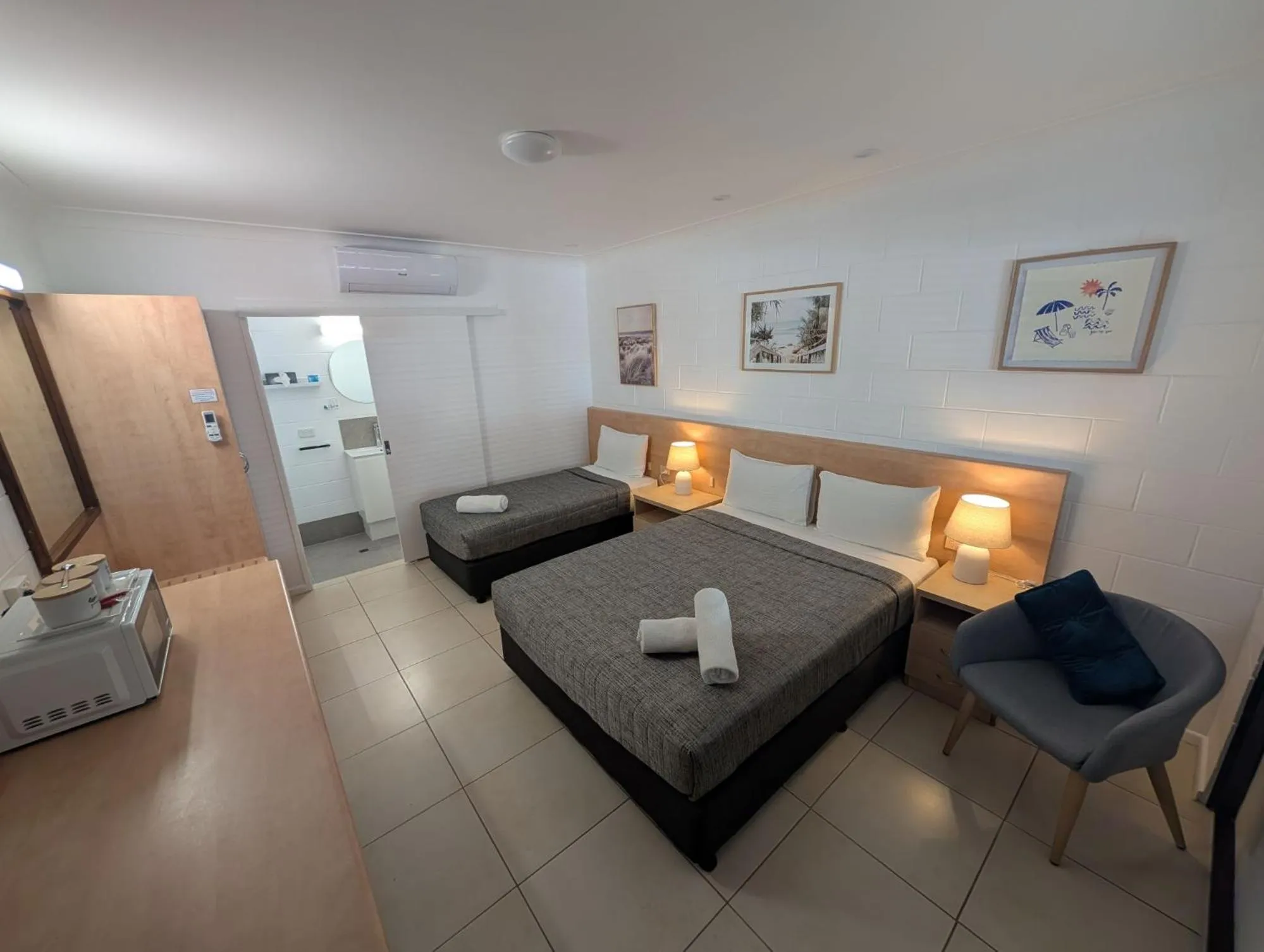 Bedroom, Bed in Moffat Beach Motel Caloundra