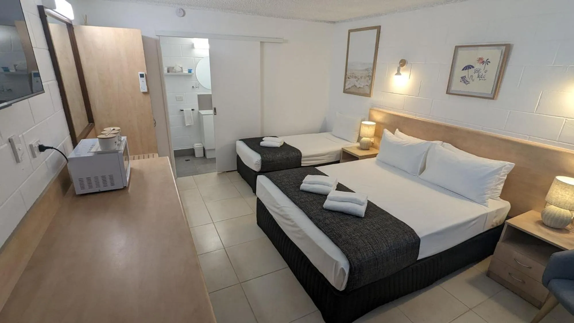 Bedroom, Bed in Moffat Beach Motel Caloundra