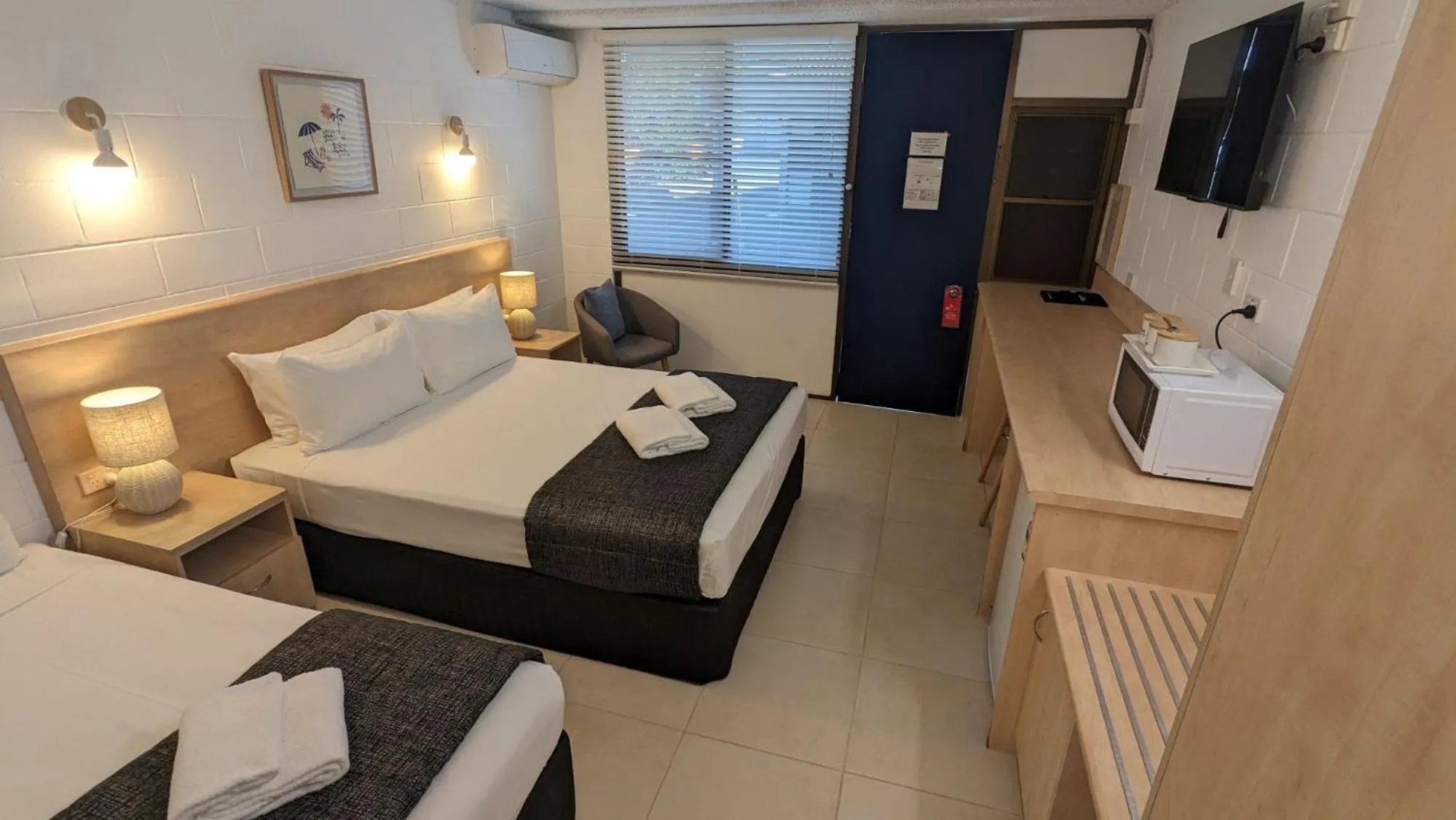 Bedroom, Bed in Moffat Beach Motel Caloundra