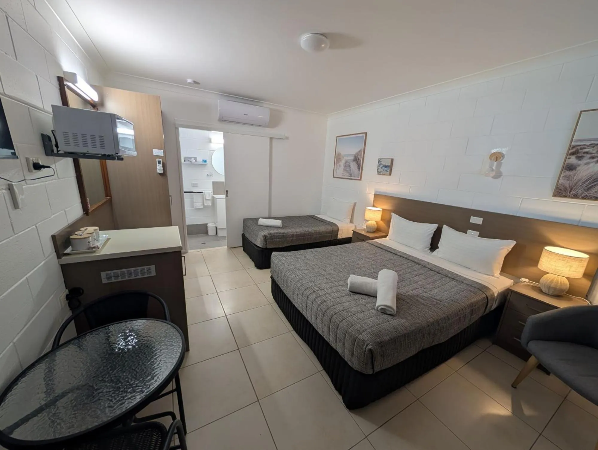 Bedroom, Bed in Moffat Beach Motel Caloundra