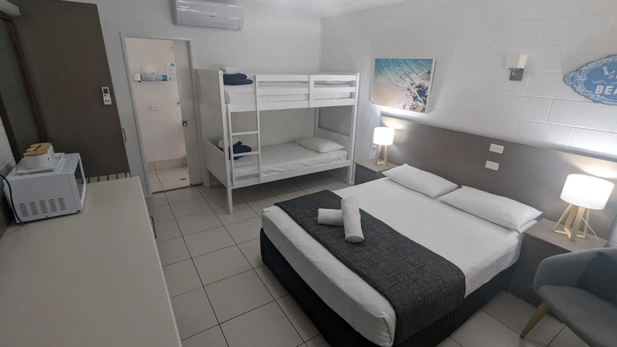 Bedroom, Bed in Moffat Beach Motel Caloundra