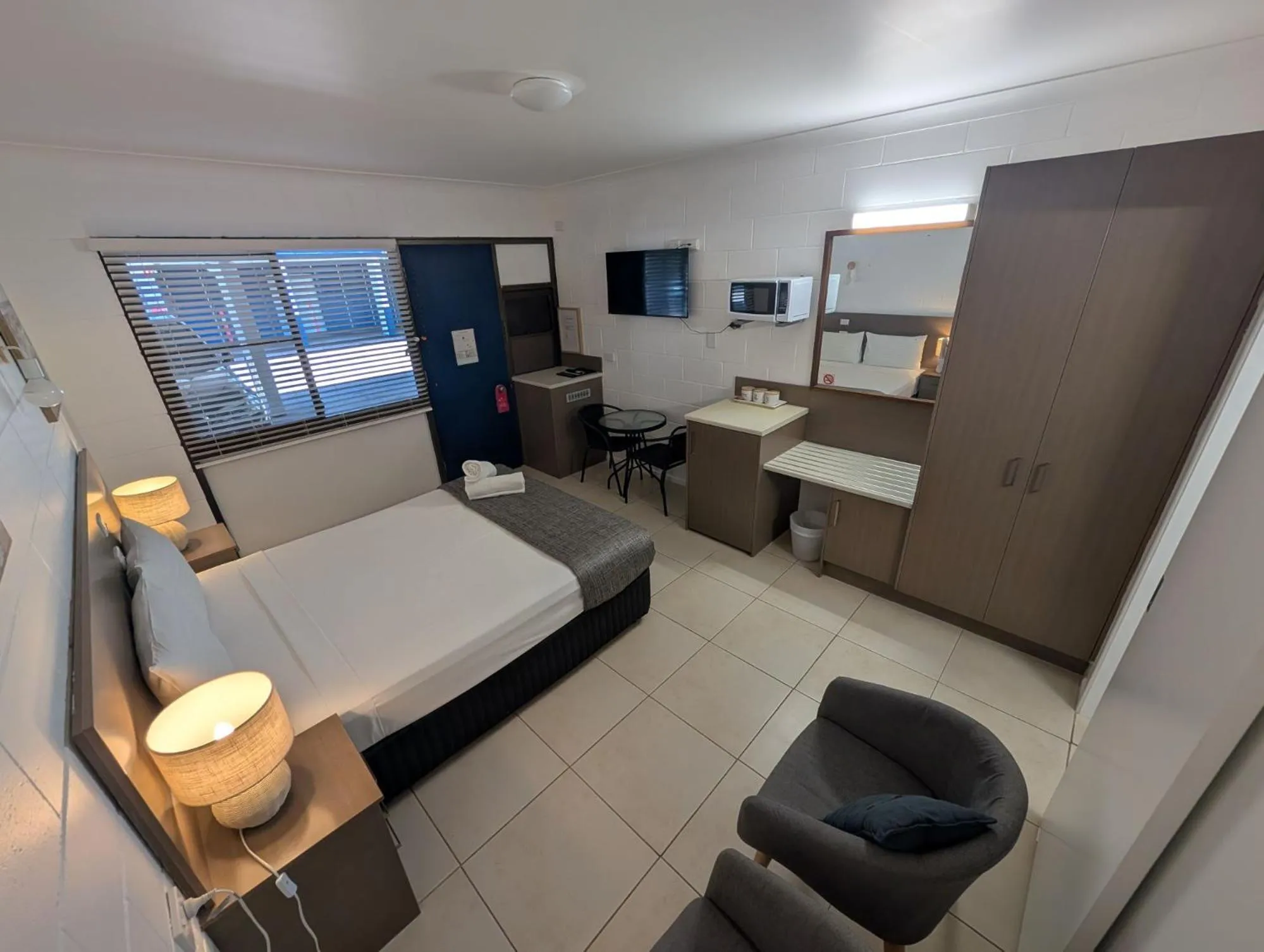 Bedroom, Bed in Moffat Beach Motel Caloundra