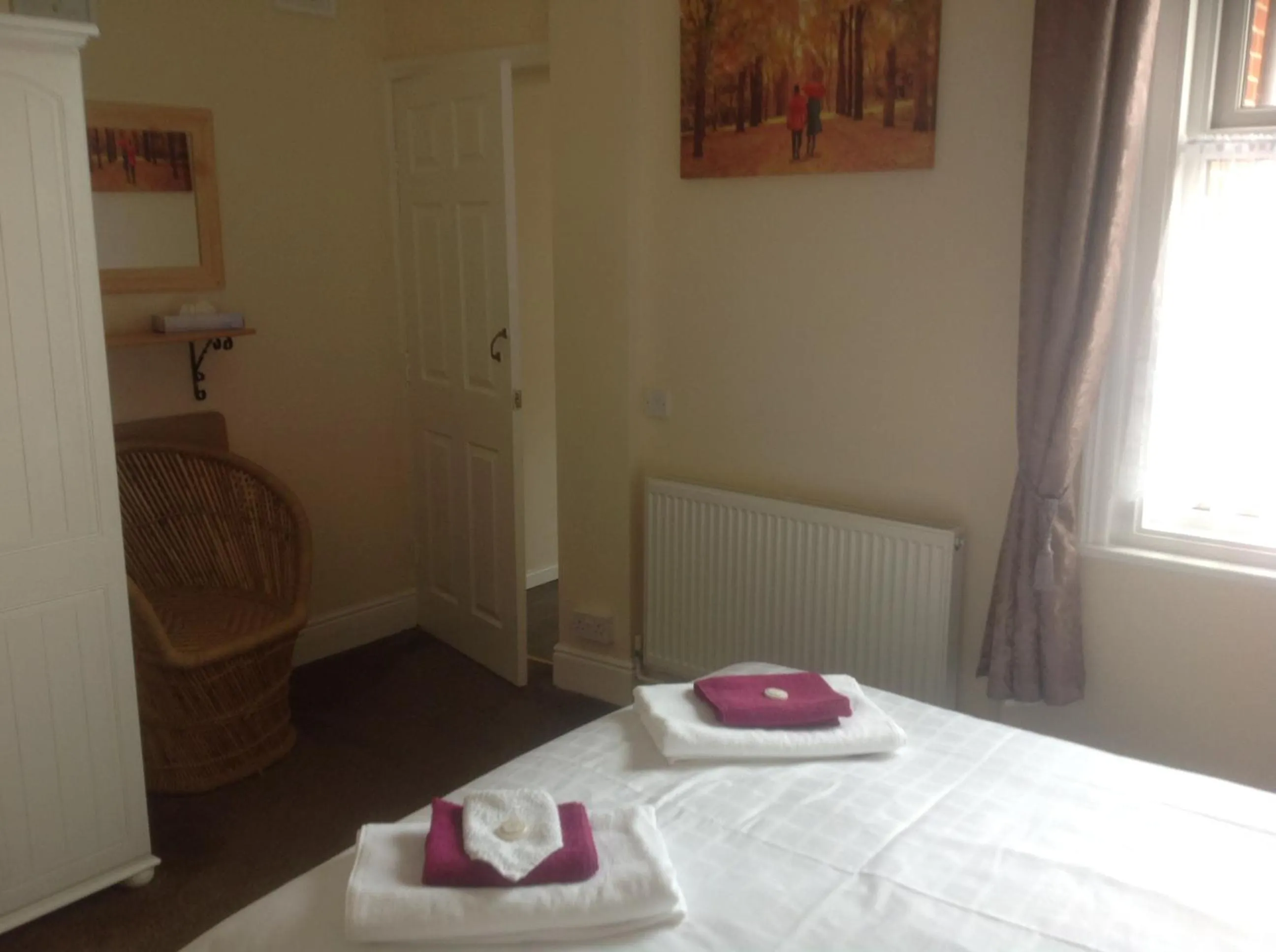 Seating area, Bed in Cleasewood Guest House