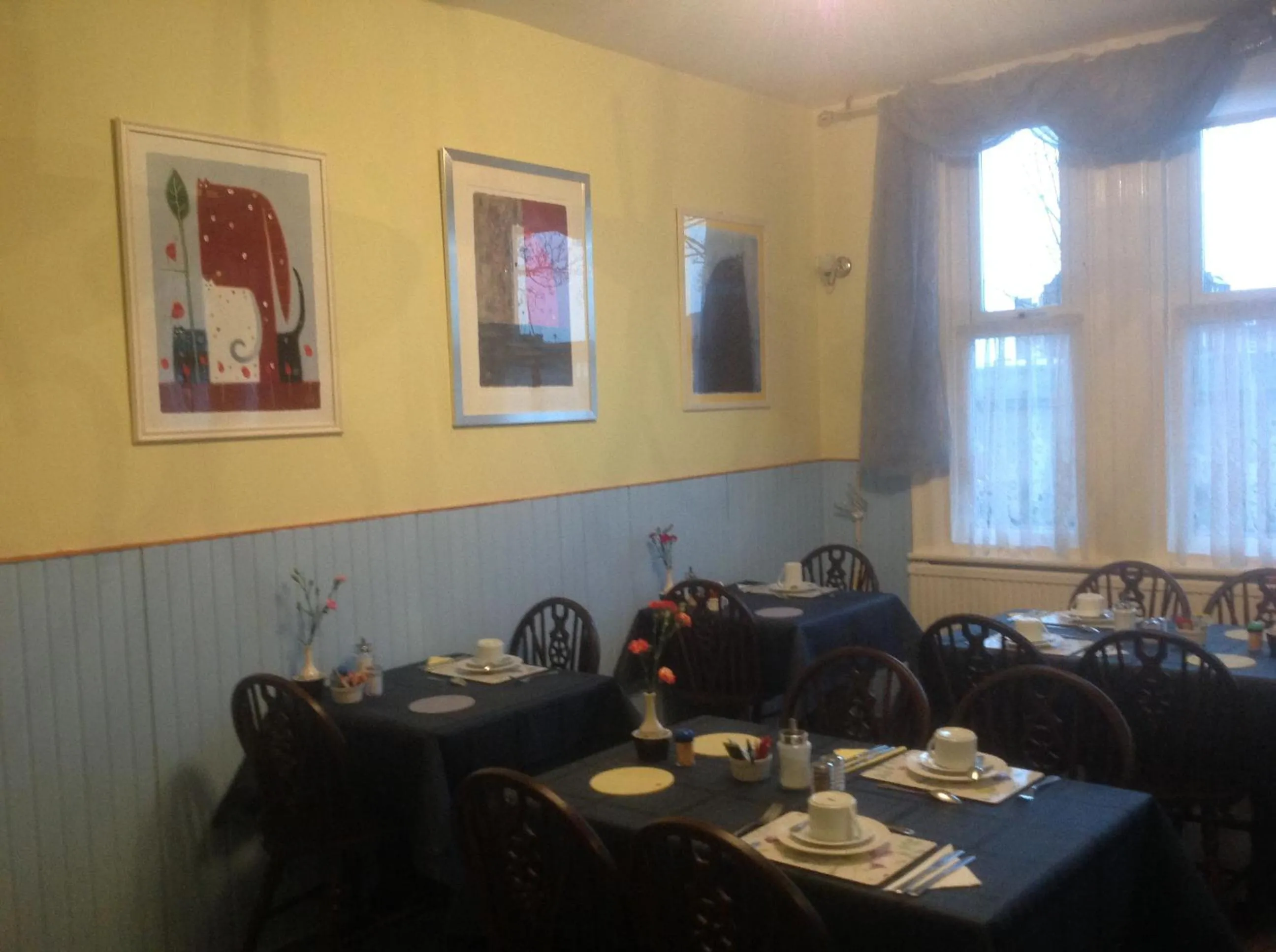 Restaurant/places to eat in Cleasewood Guest House