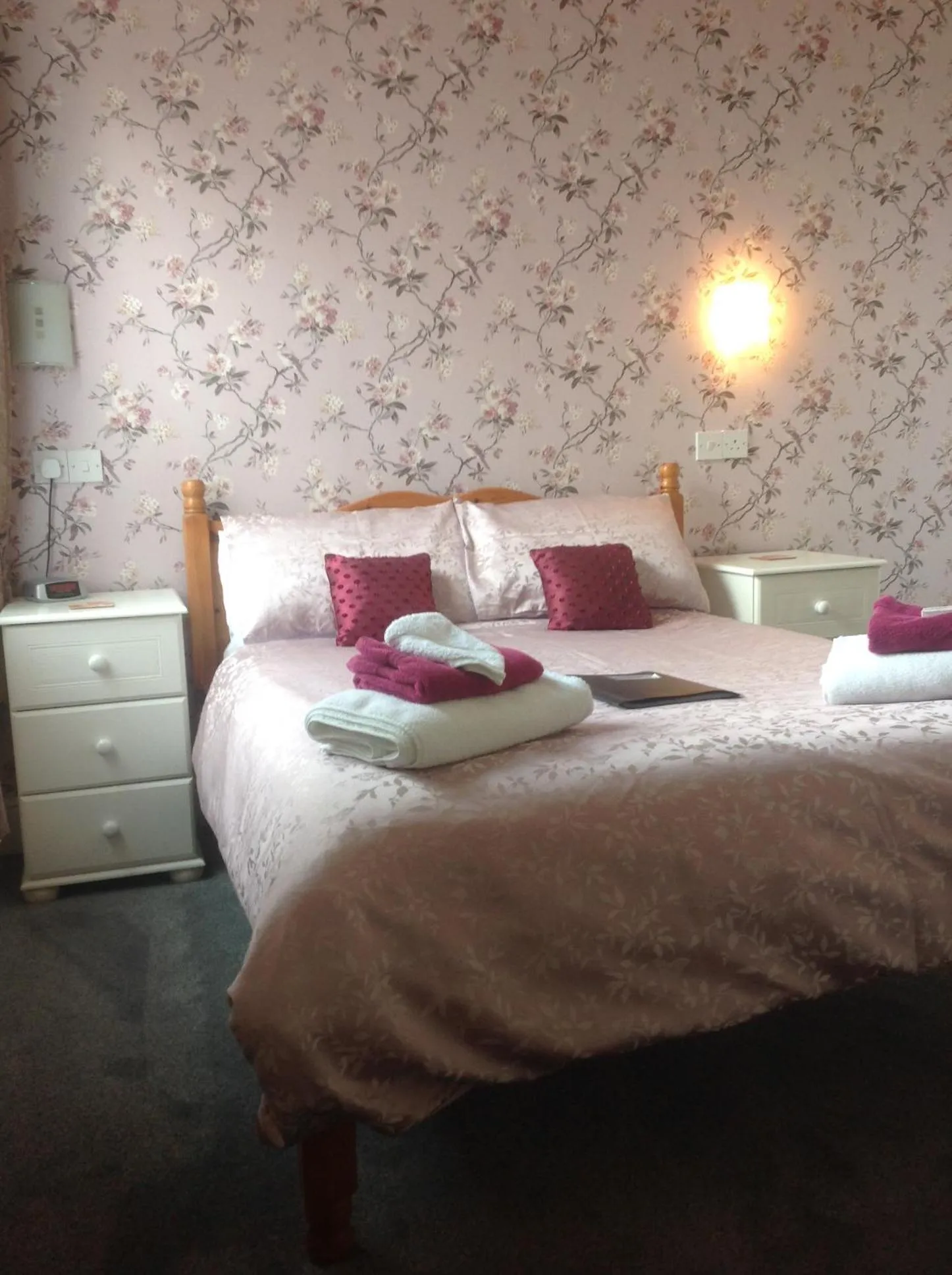 Bed in Cleasewood Guest House