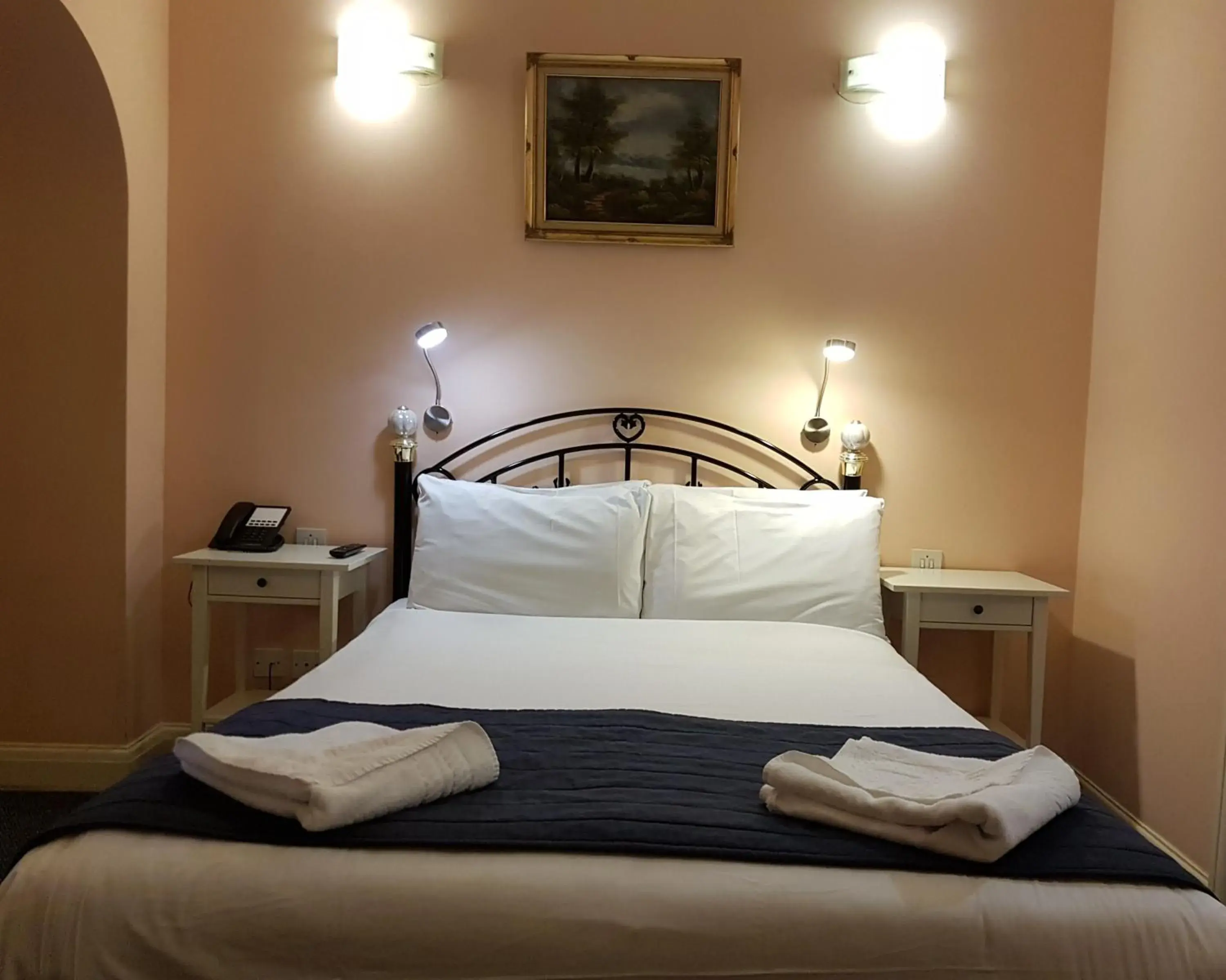 Bed in Mermaid Suite Hotel Bed in Mermaid Suite Hotel