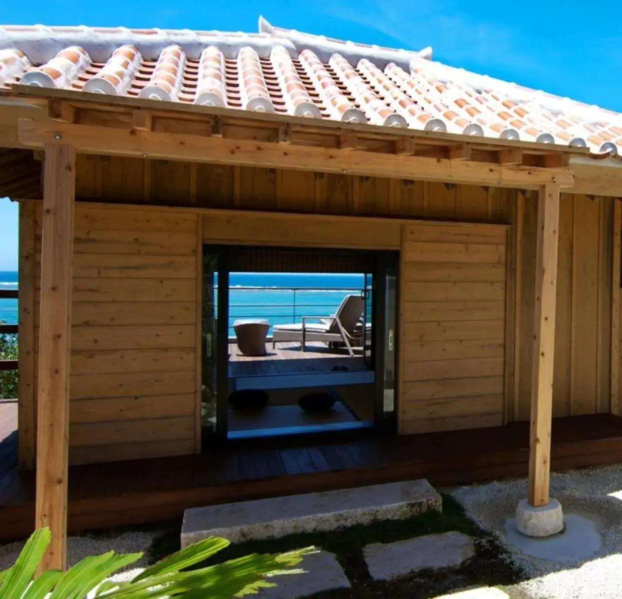 Property building in Hyakuna Garan Property building in Hyakuna Garan