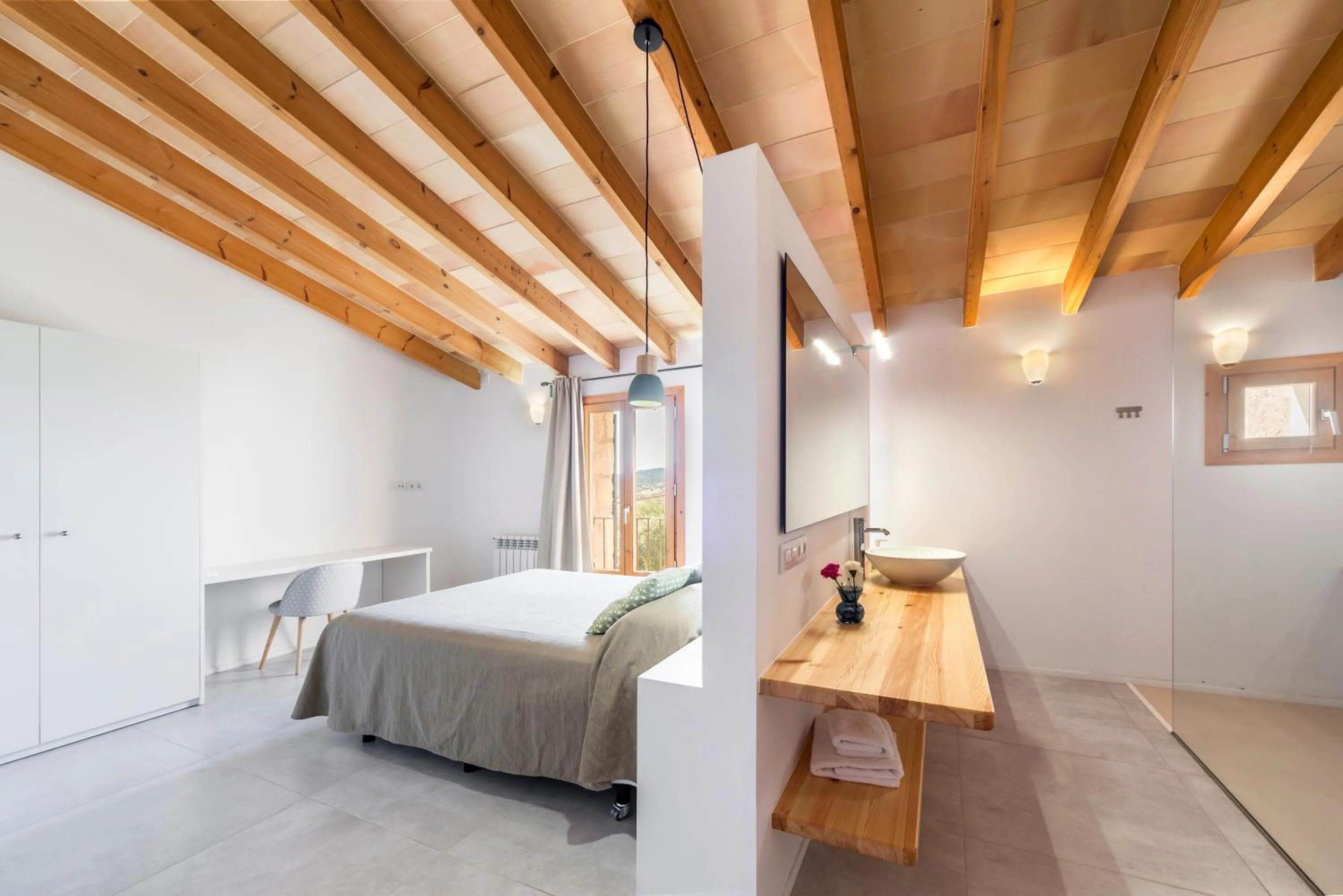 Property building, Bed in Cases d’Alcudiarrom