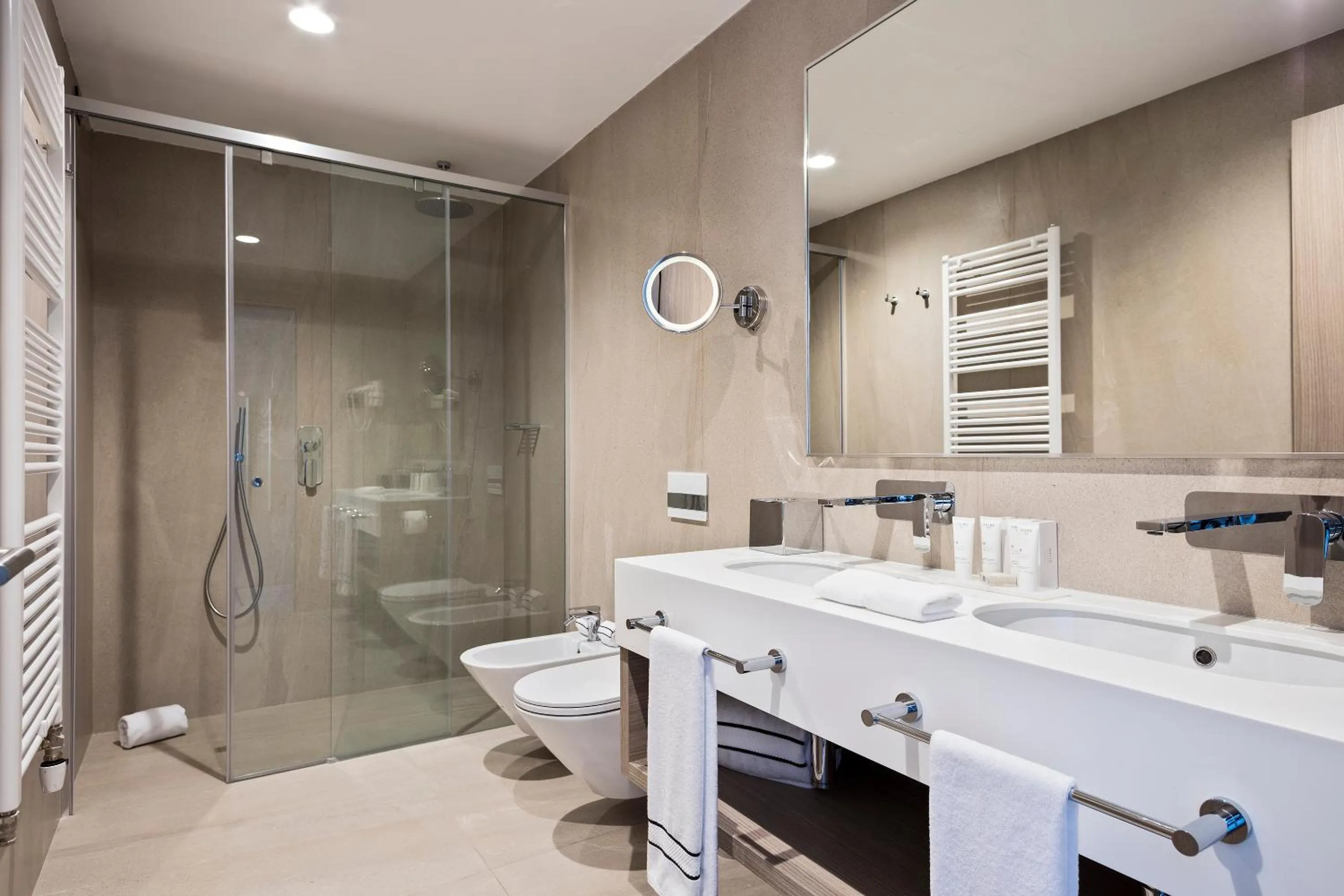 Bathroom in Hotel AMI Budva Petrovac