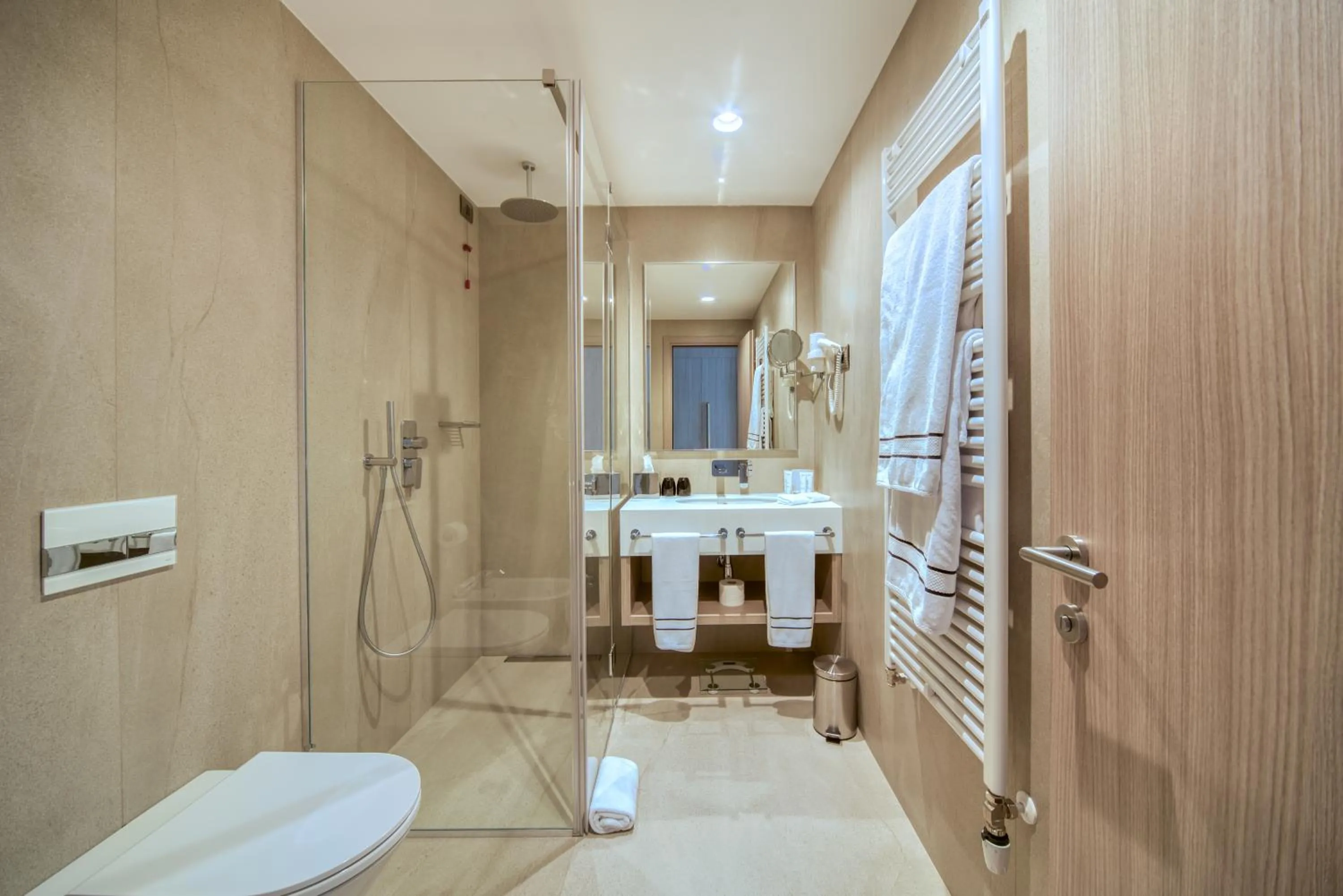 Shower in Hotel AMI Budva Petrovac