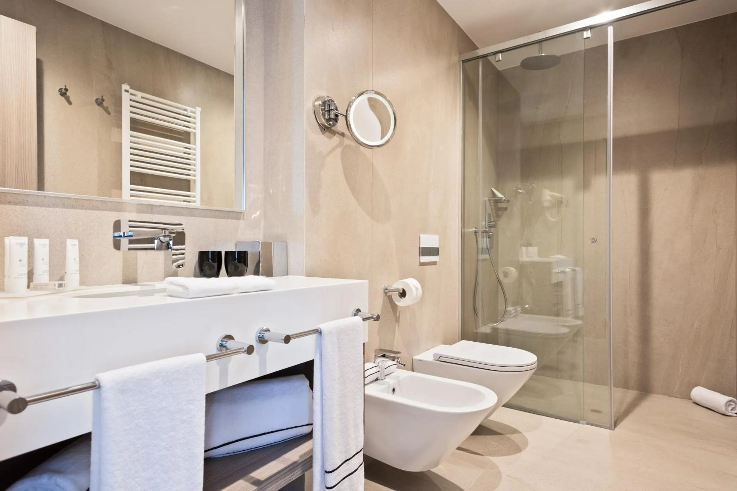 Shower in Hotel AMI Budva Petrovac