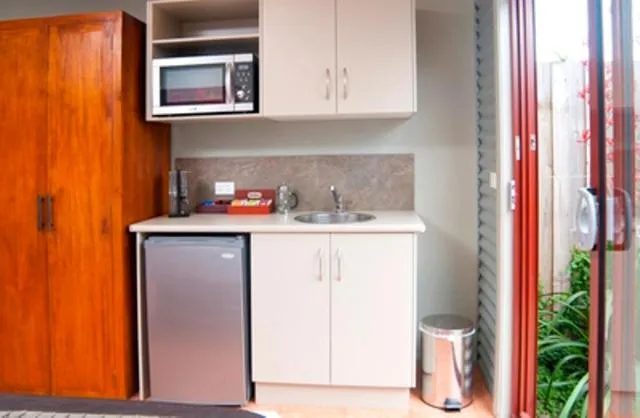 Kitchen or kitchenette in Bairnsdale Motel