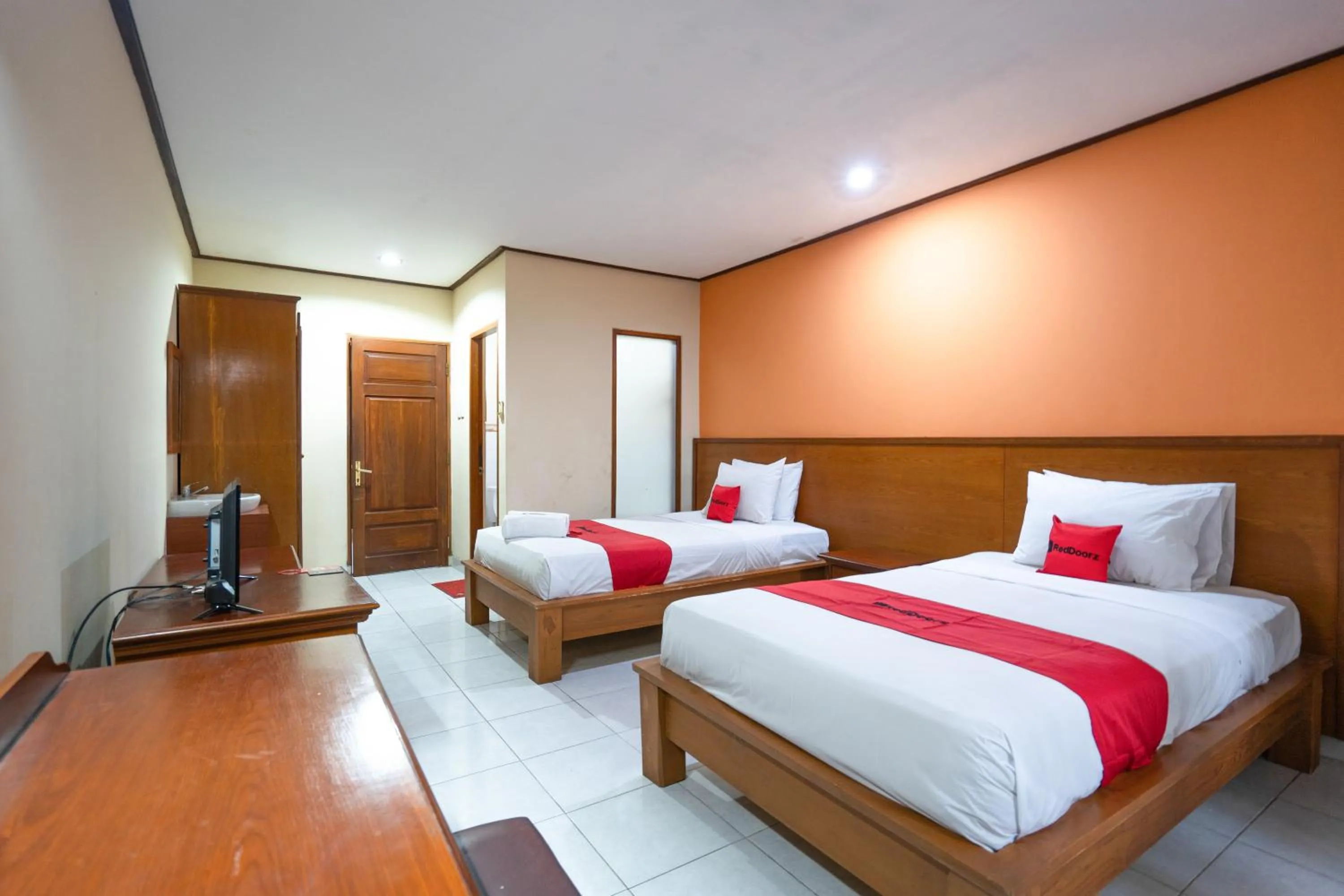 Bedroom in RedDoorz Plus at Mahajaya Hotel Denpasar