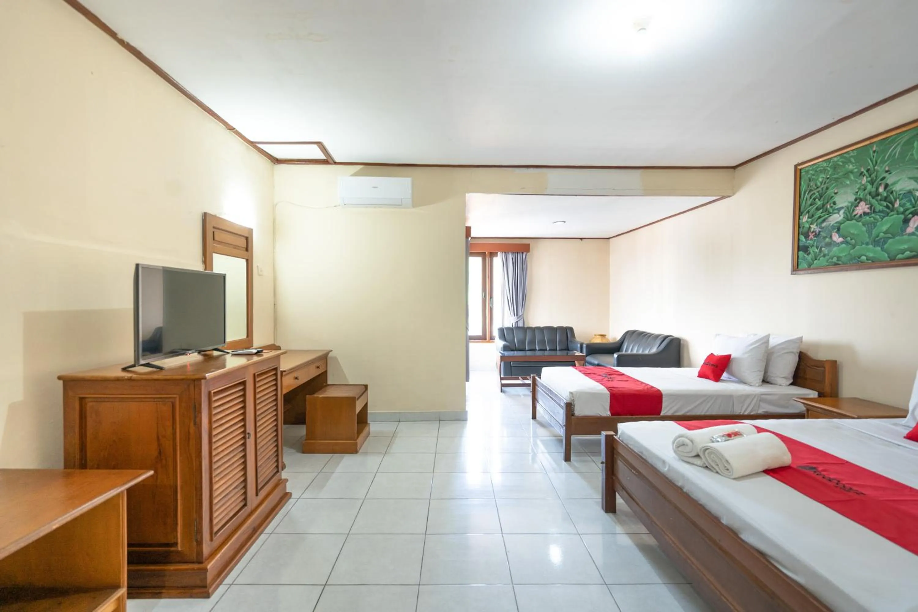 Bedroom in RedDoorz Plus at Mahajaya Hotel Denpasar