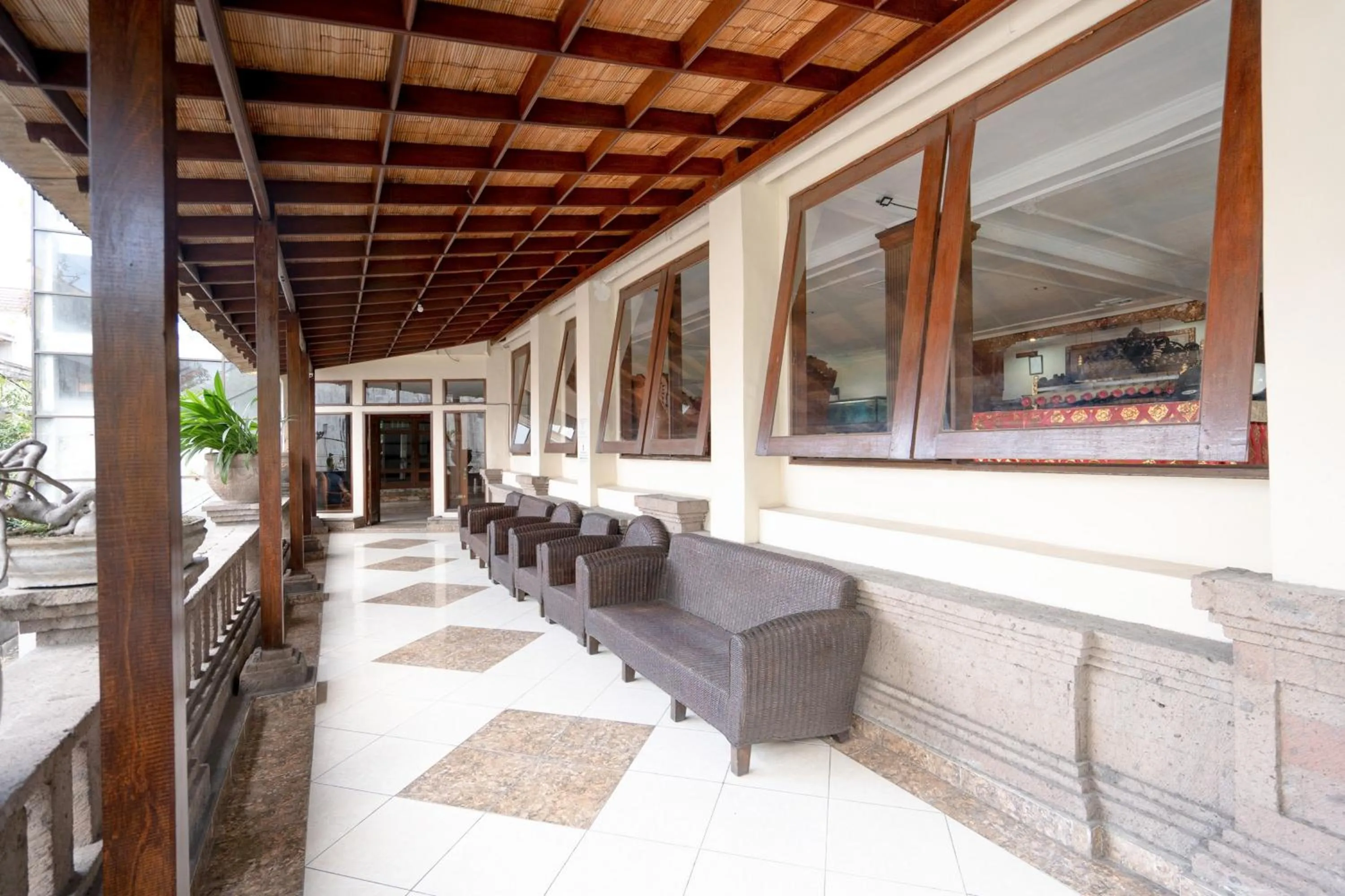 Seating area in RedDoorz Plus at Mahajaya Hotel Denpasar