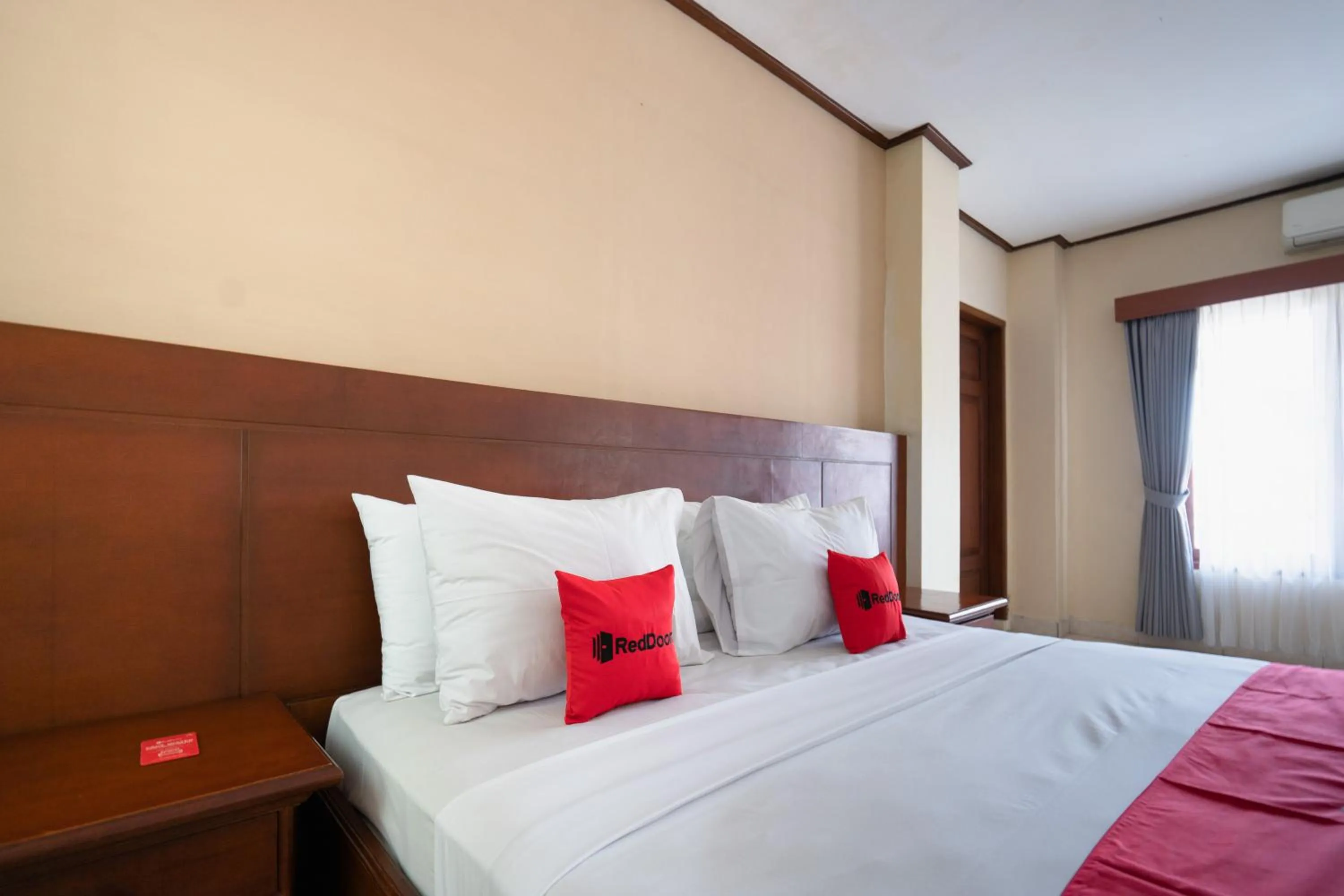 Bedroom in RedDoorz Plus at Mahajaya Hotel Denpasar