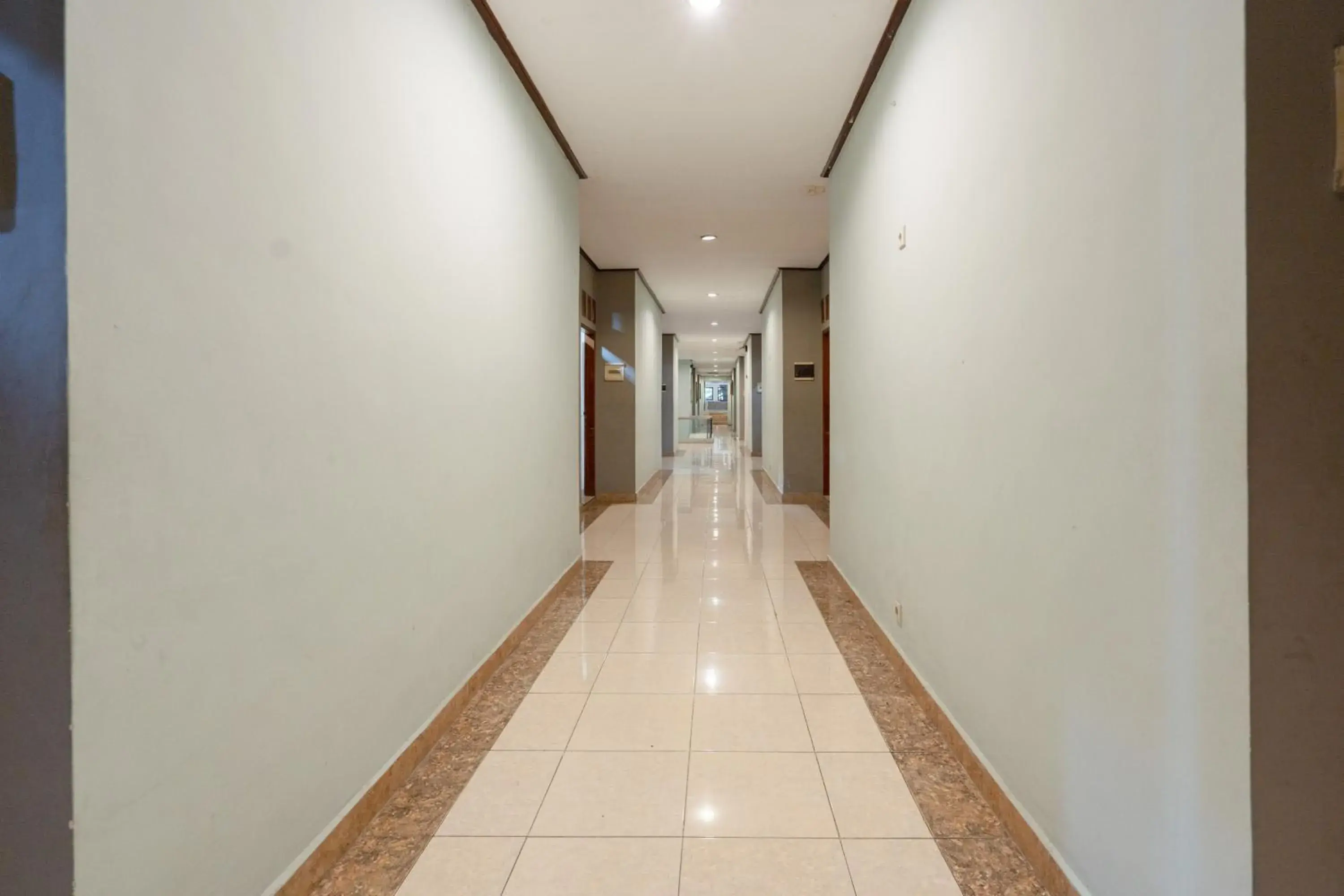 Property building in RedDoorz Plus at Mahajaya Hotel Denpasar Property building in RedDoorz Plus at Mahajaya Hotel Denpasar