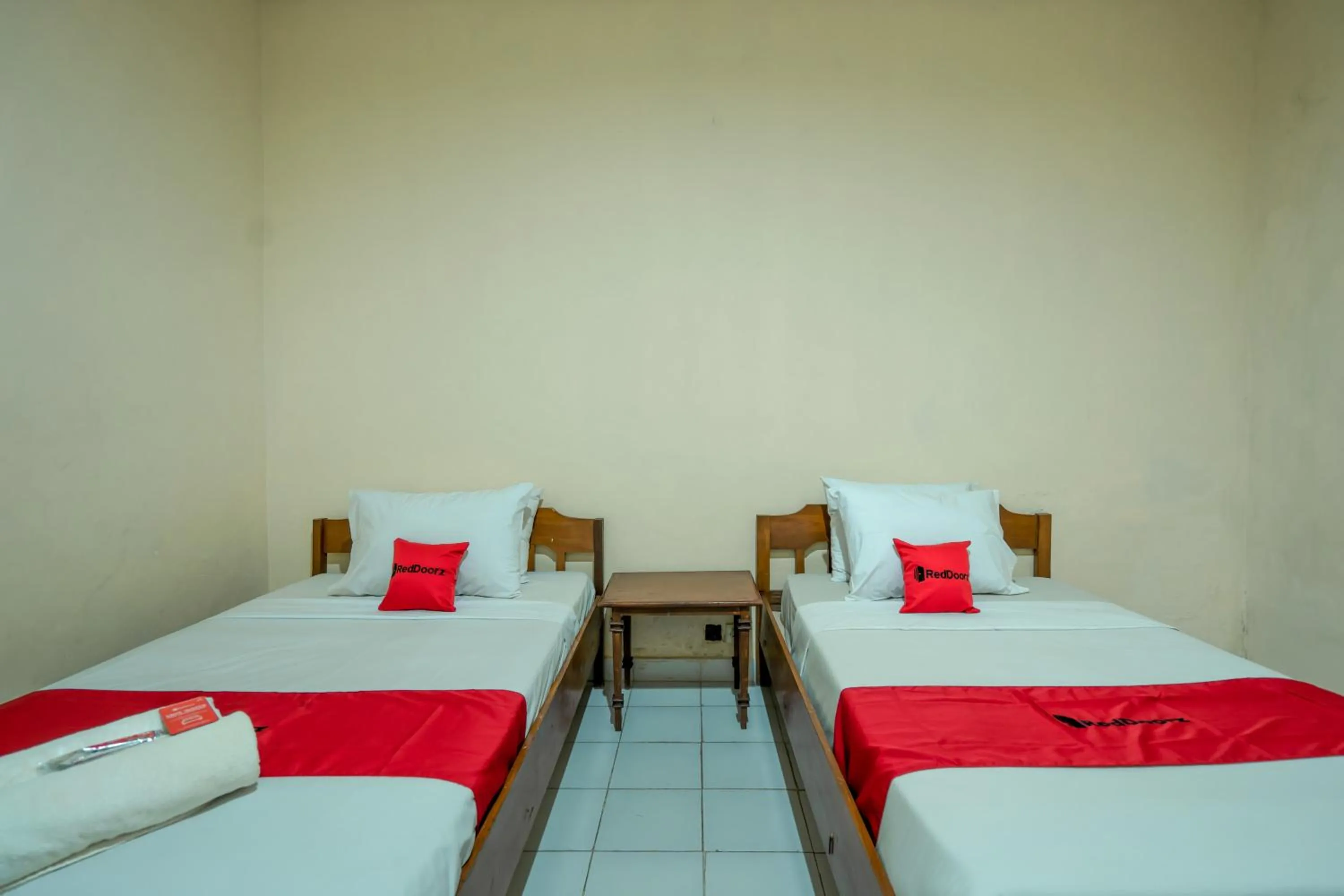 Bedroom in RedDoorz Plus at Mahajaya Hotel Denpasar