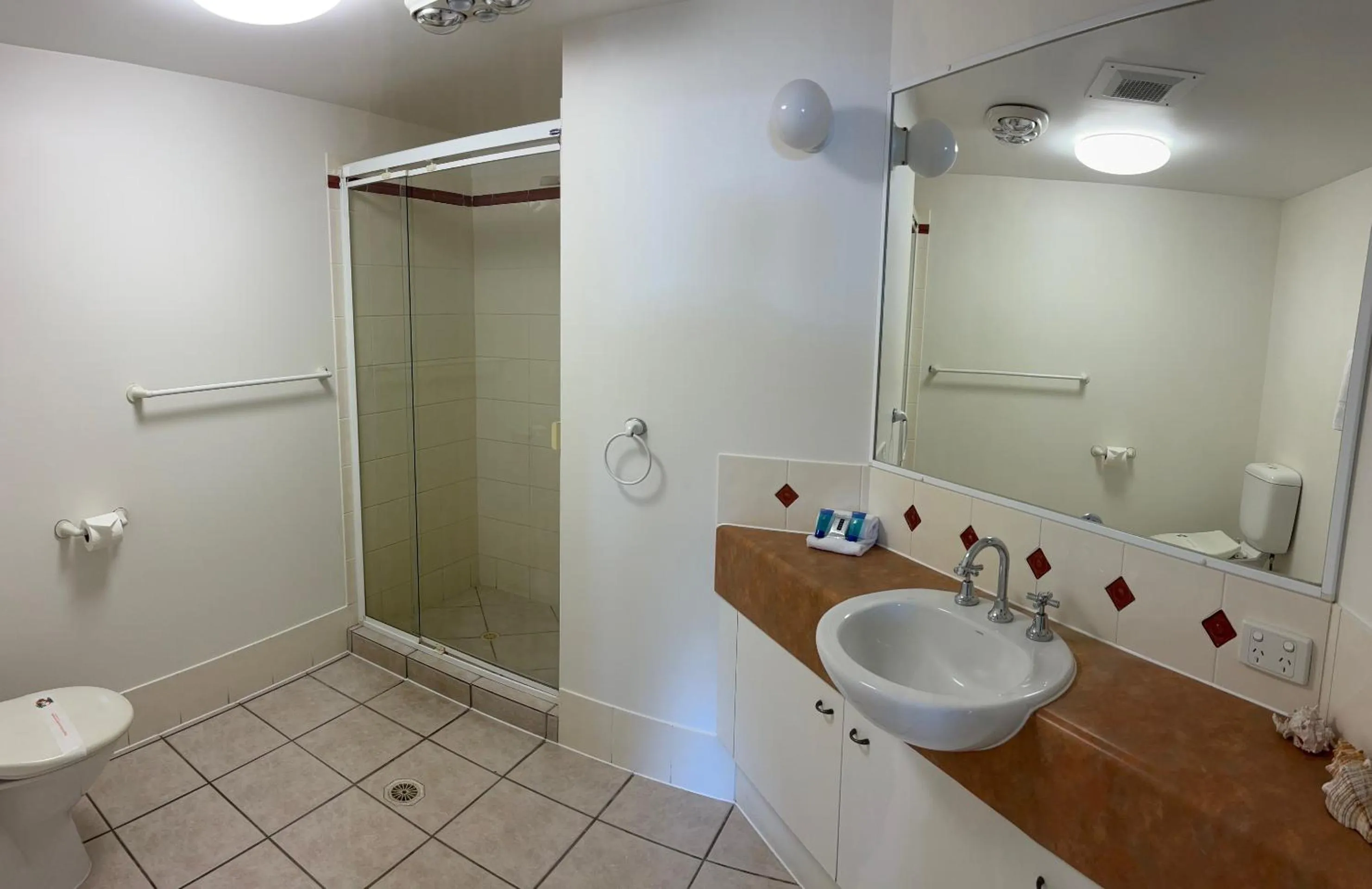 Shower in Kings Row Apartments