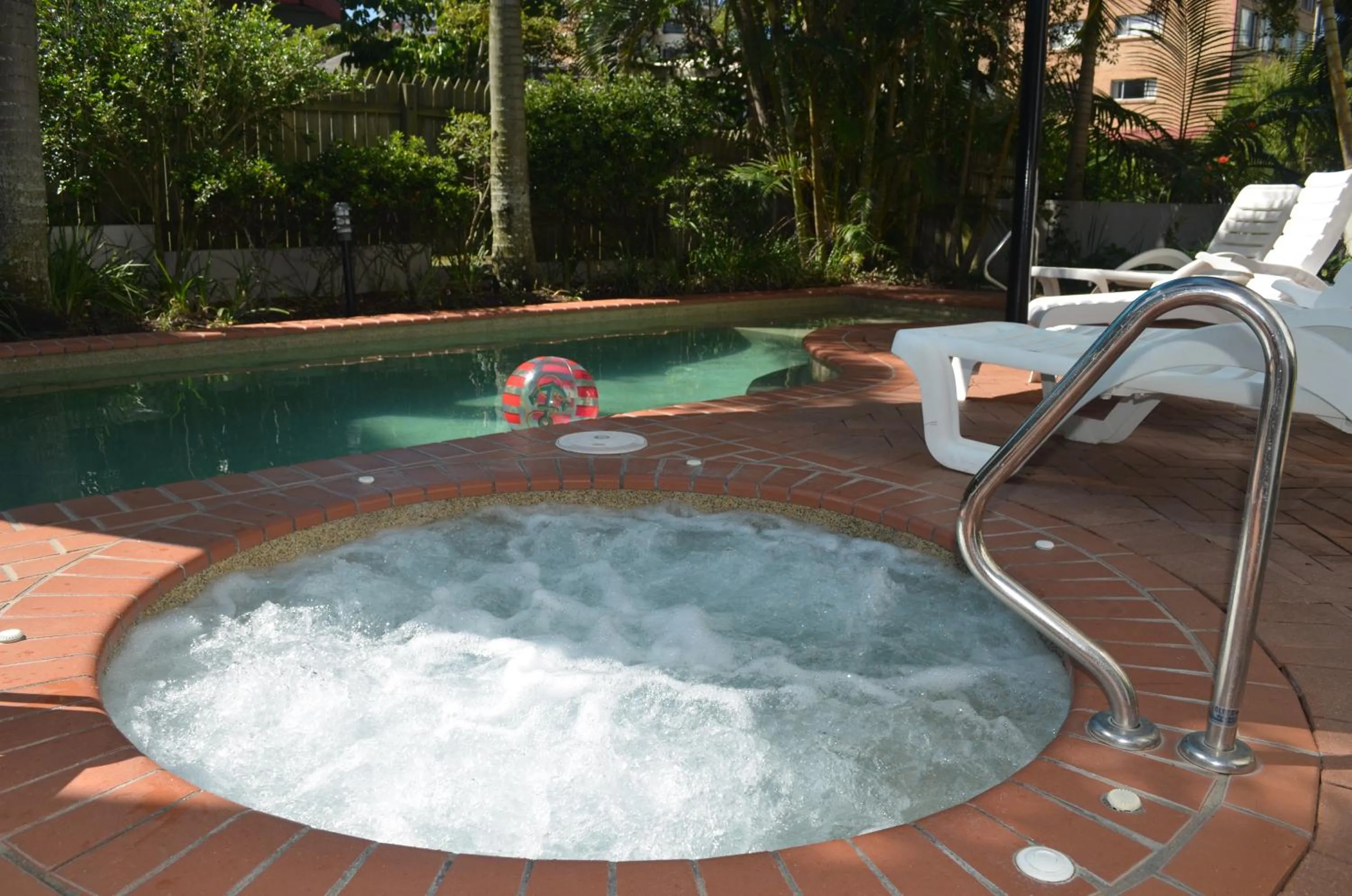 Day in Kings Row Apartments