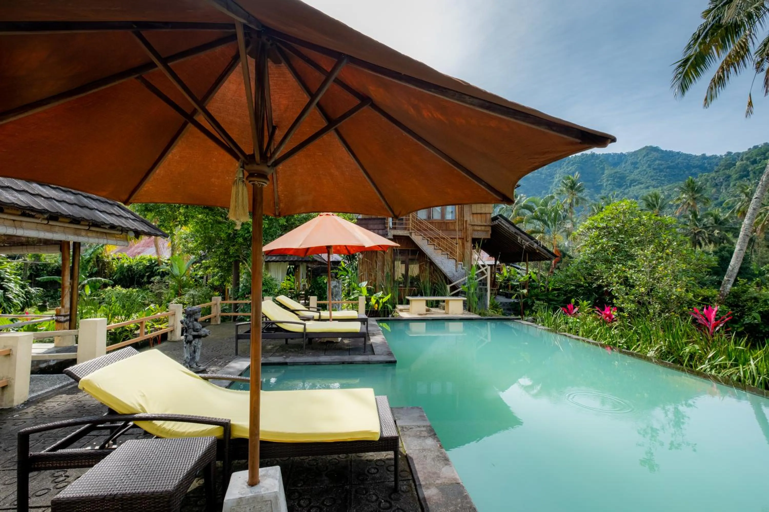 Swimming pool in Villa Manuk