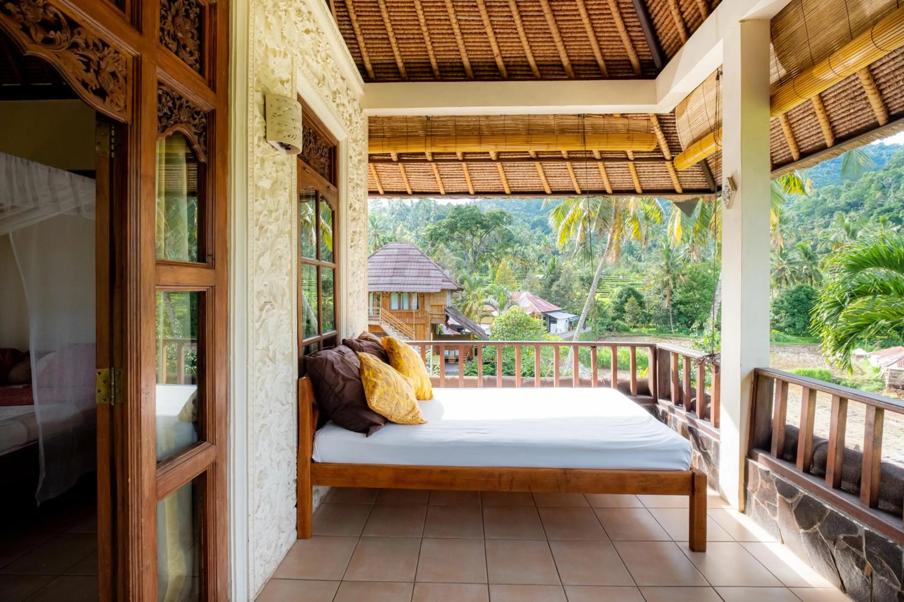 Balcony/Terrace, Bed in Villa Manuk