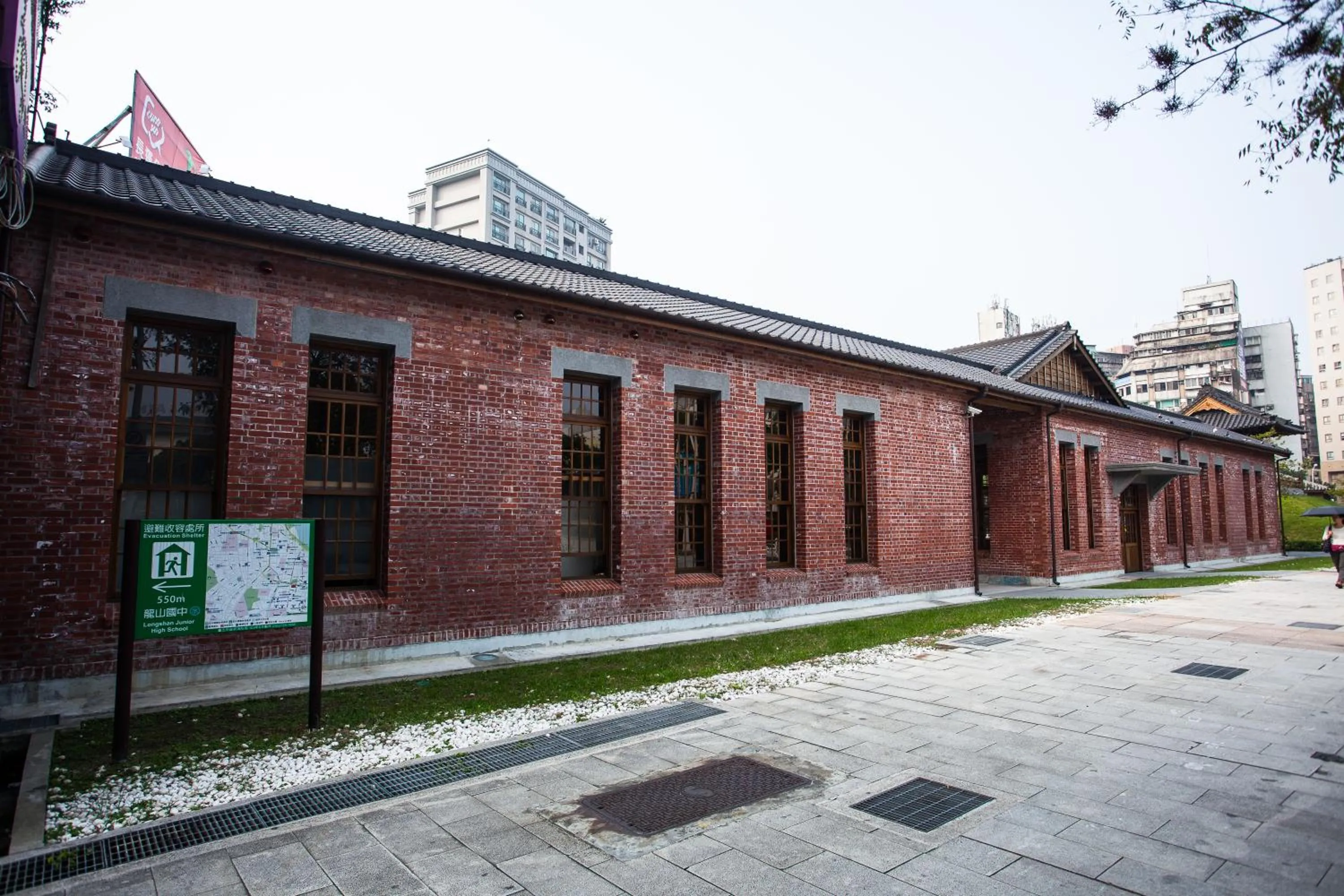 Nearby landmark in Rich Garden Hotel