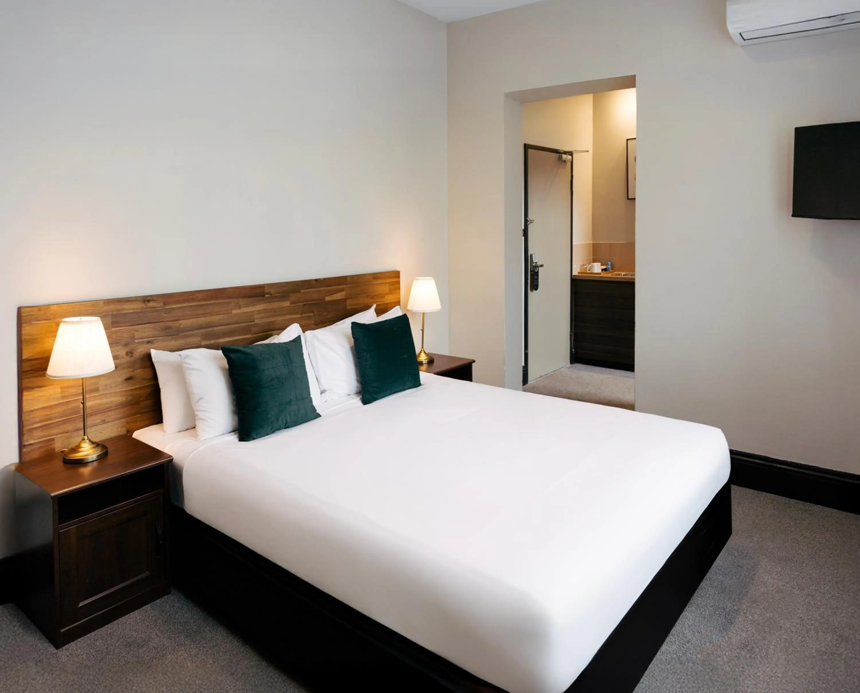 Bedroom, Bed in City Budget Hotel