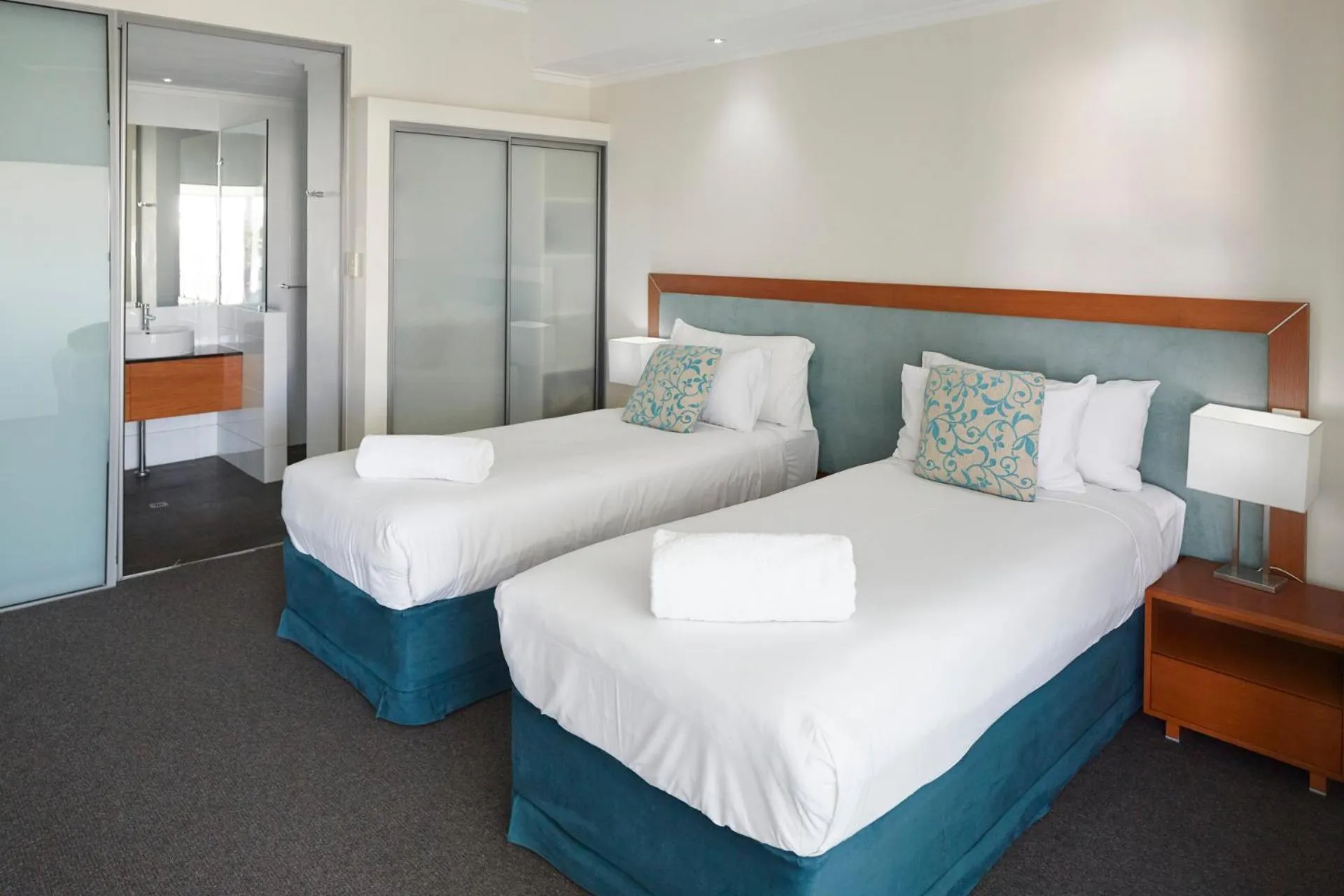 Bedroom, Bed in Seashells Mandurah