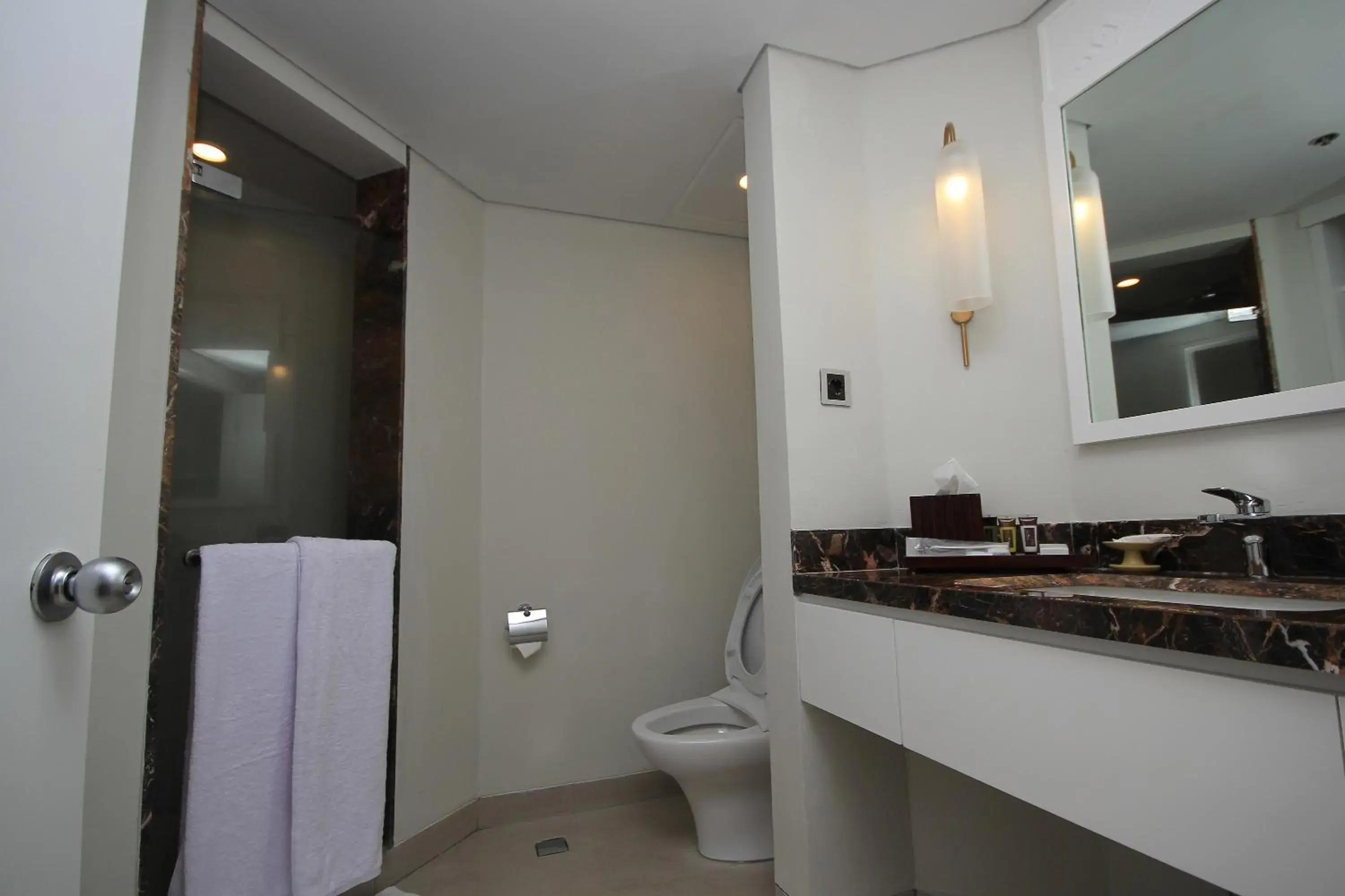 Bathroom in AKAR Hotels & Resort Lampung Bathroom in AKAR Hotels & Resort Lampung