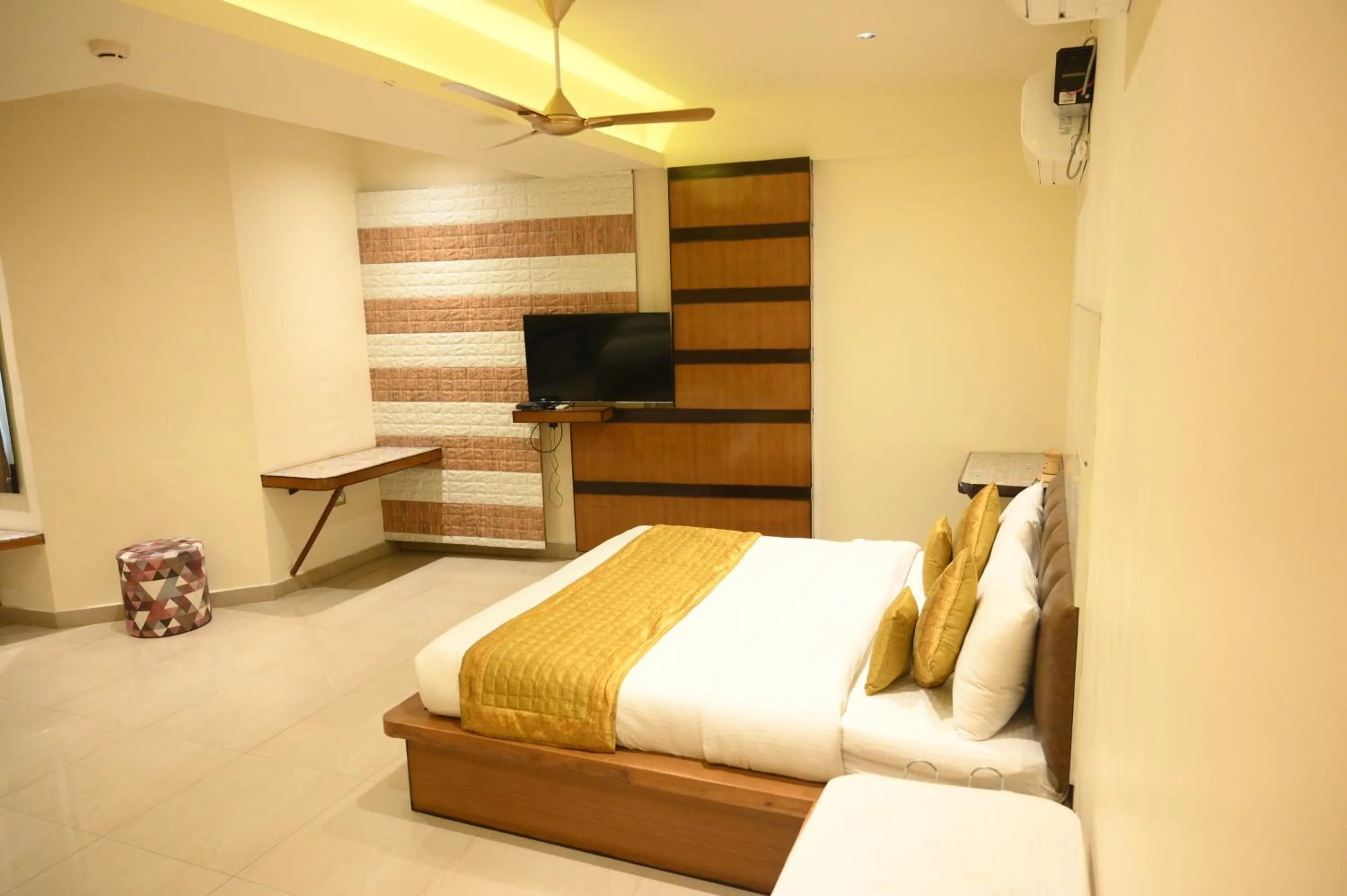 Bed in Hotel Grand Kailash,Kotdwara