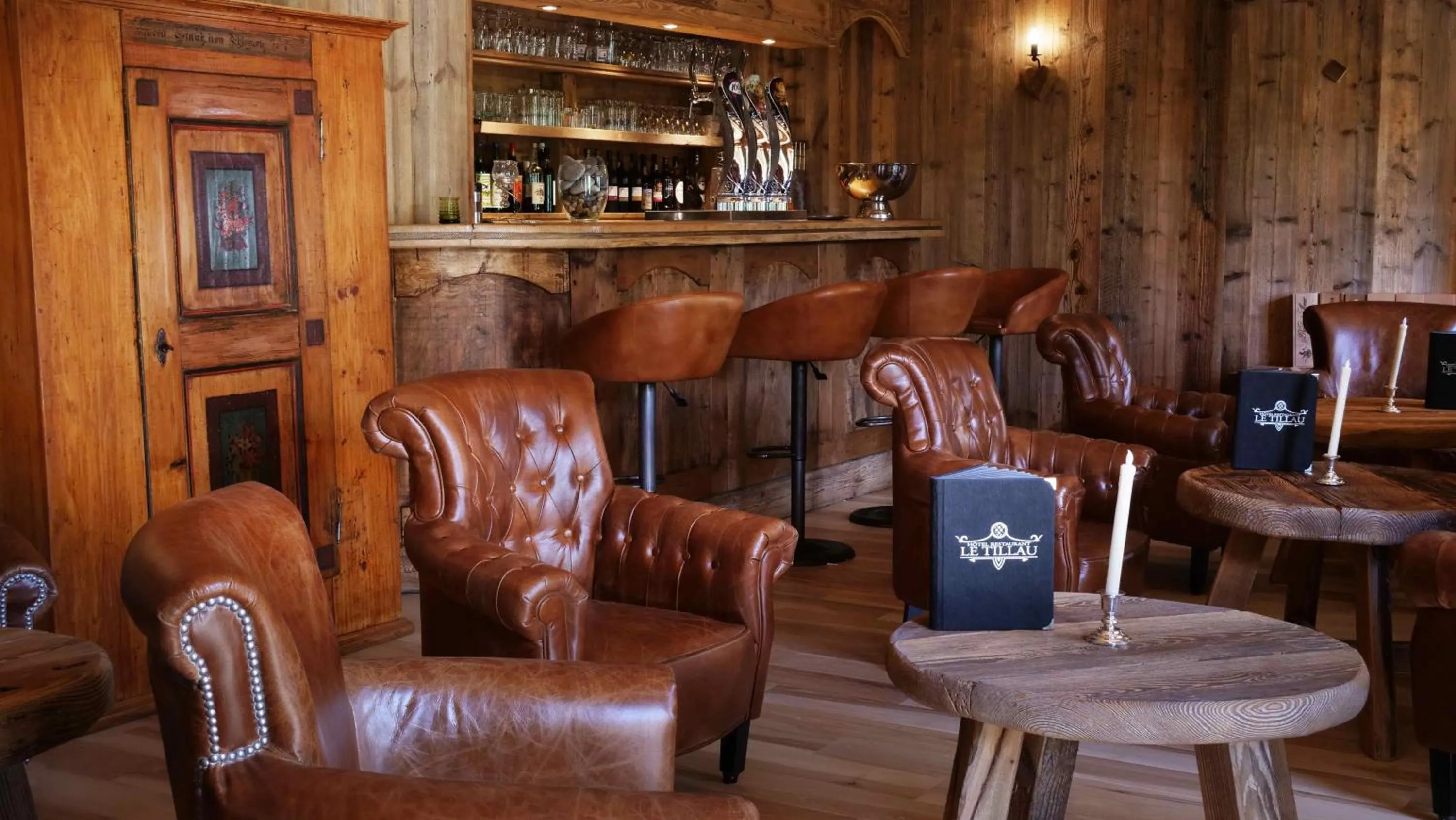 Lounge or bar in Le Tillau