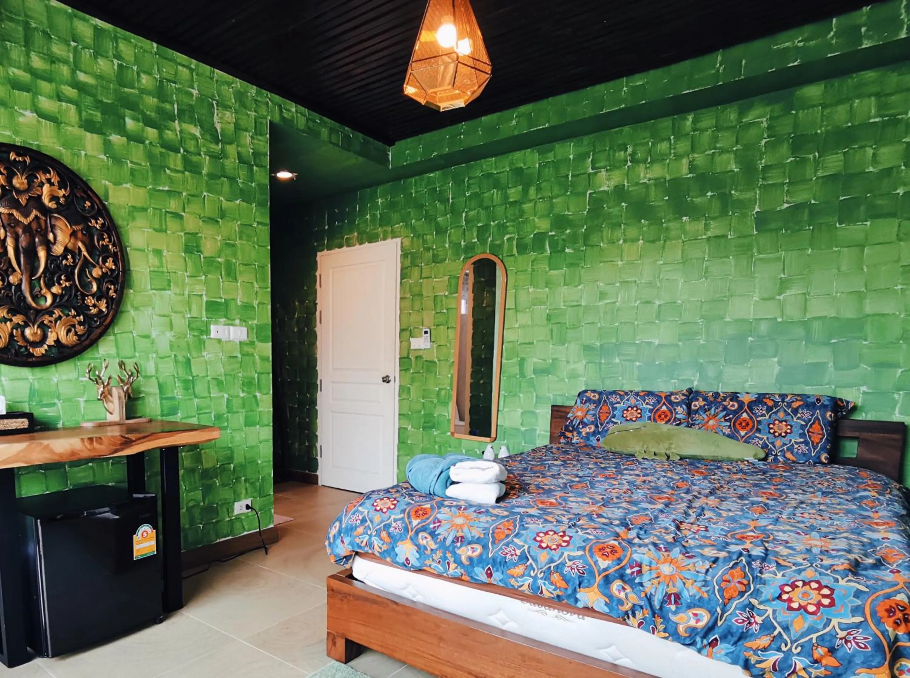 Photo of the whole room, Bed in Arbor's house