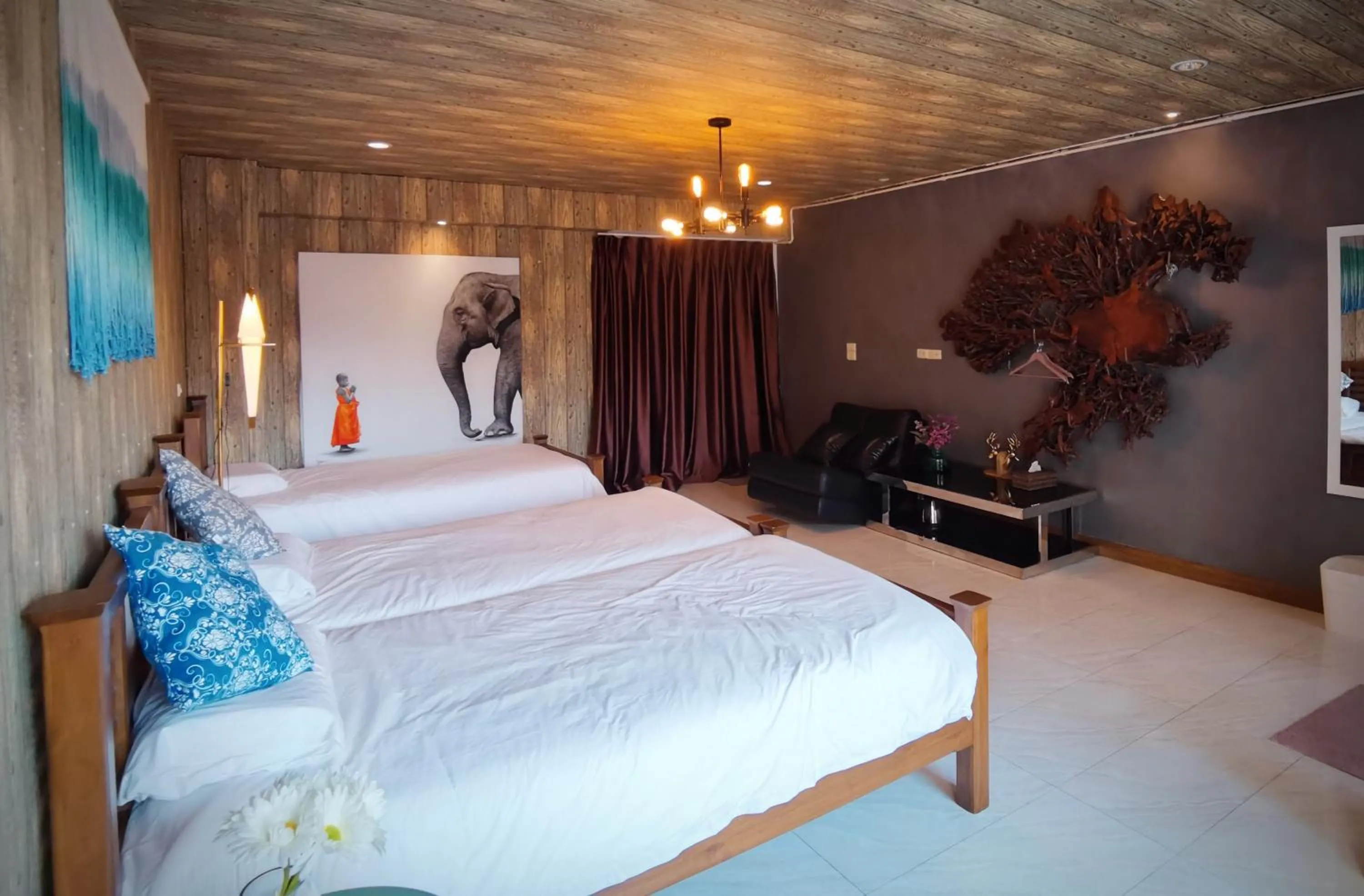 Photo of the whole room, Bed in Arbor's house