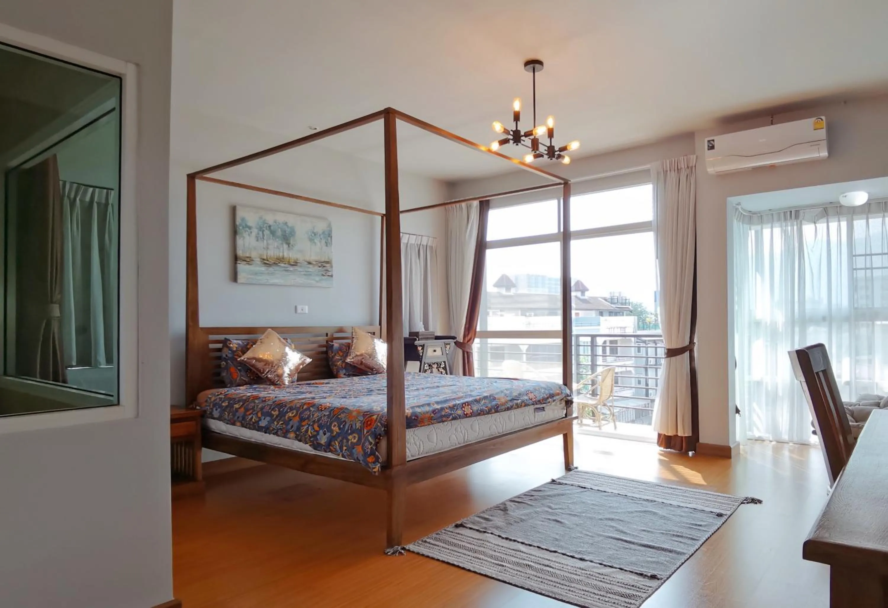 Photo of the whole room, Bed in Arbor's house