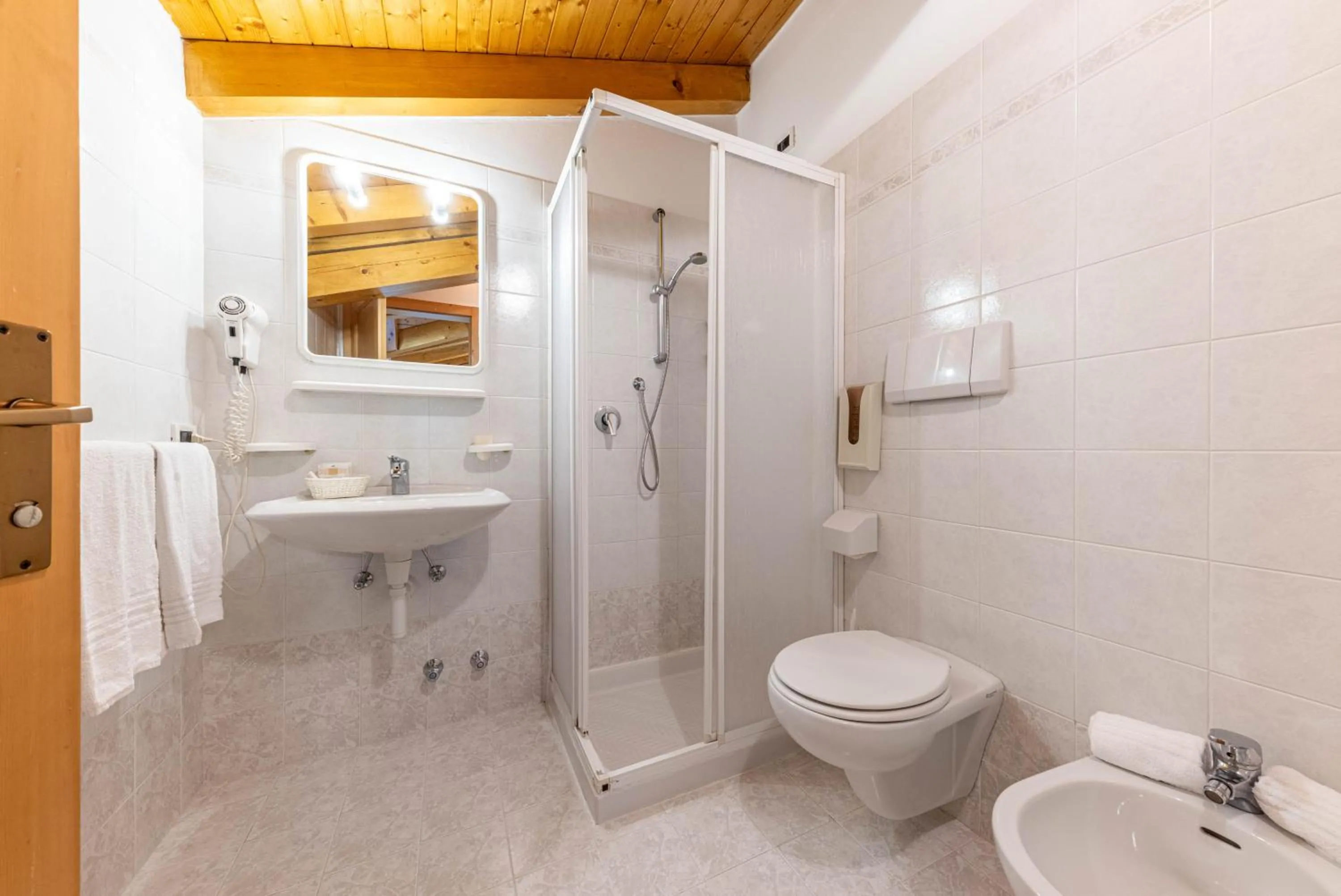 Bathroom in Hotel Laste'