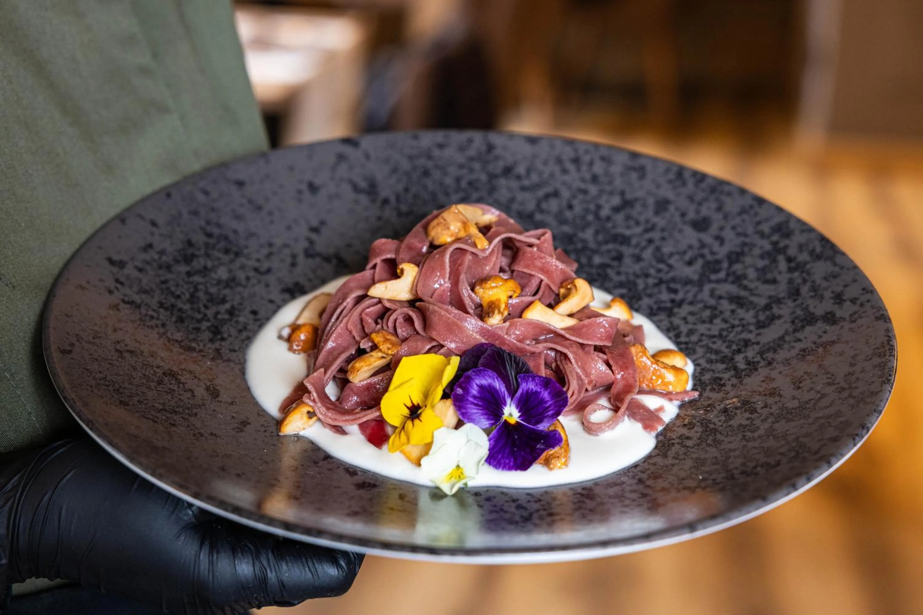 Restaurant/places to eat in Hotel Laste'