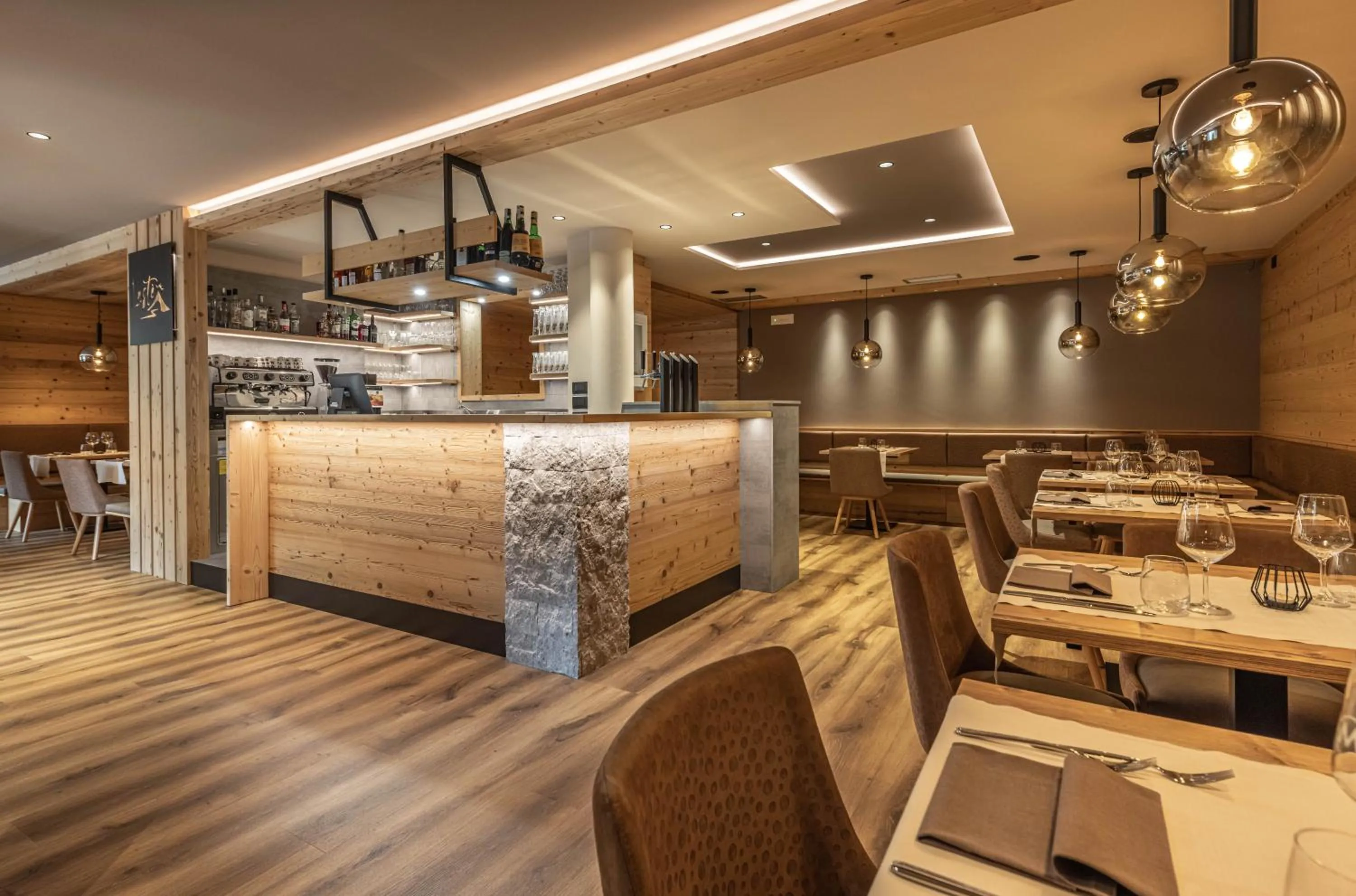 Restaurant/places to eat in Hotel Laste'