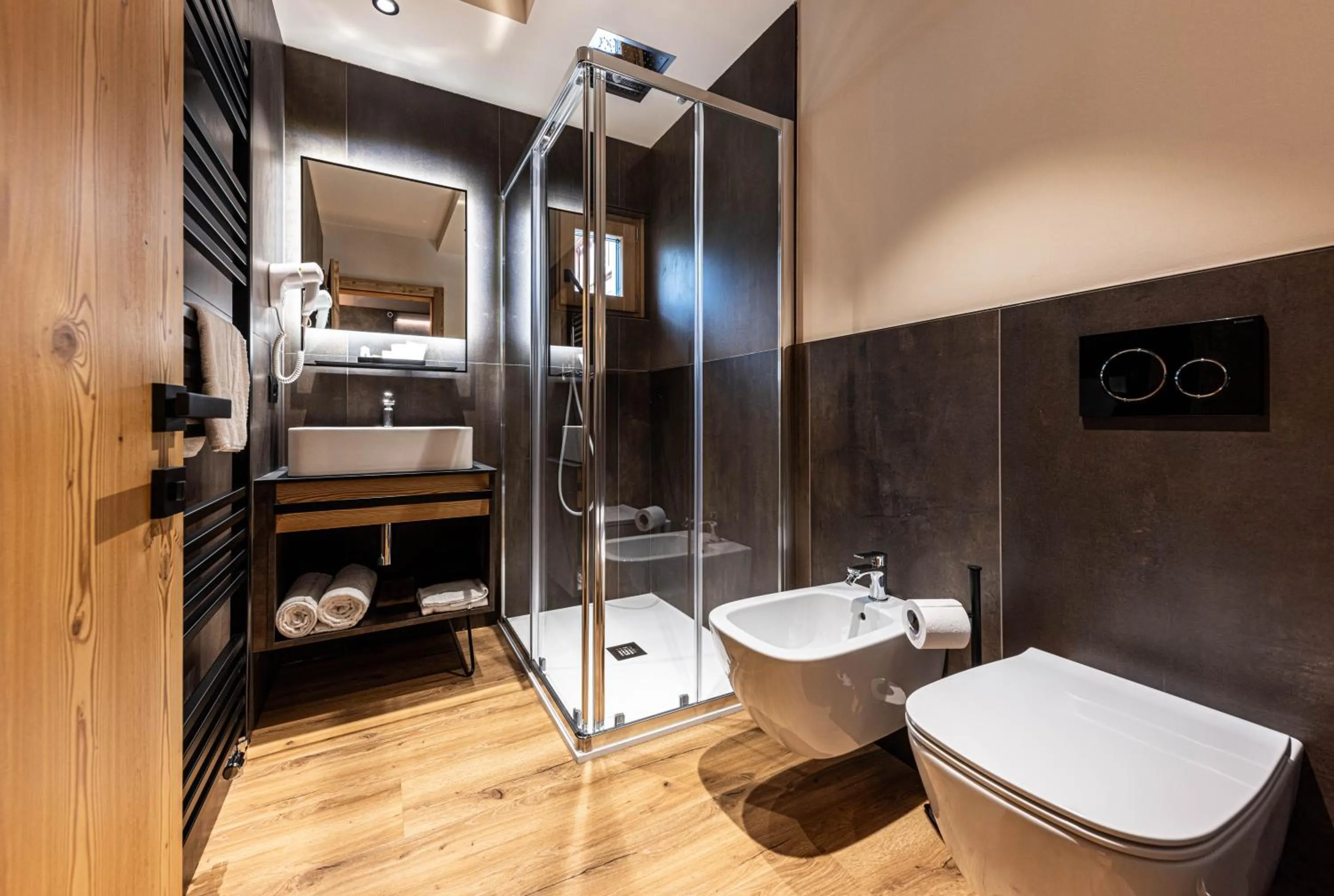 Shower in Hotel Laste'