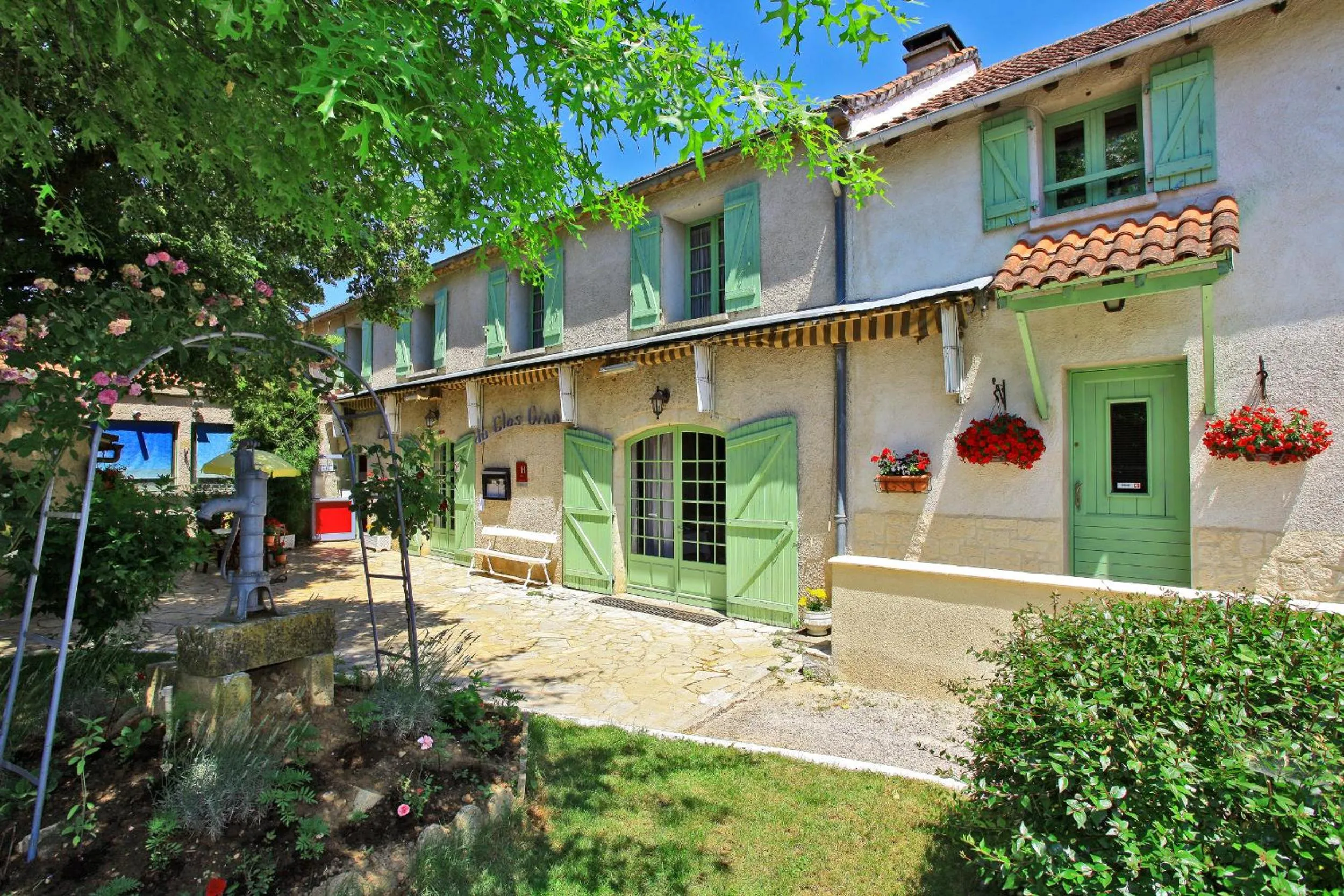 Property building in Le Clos Grand