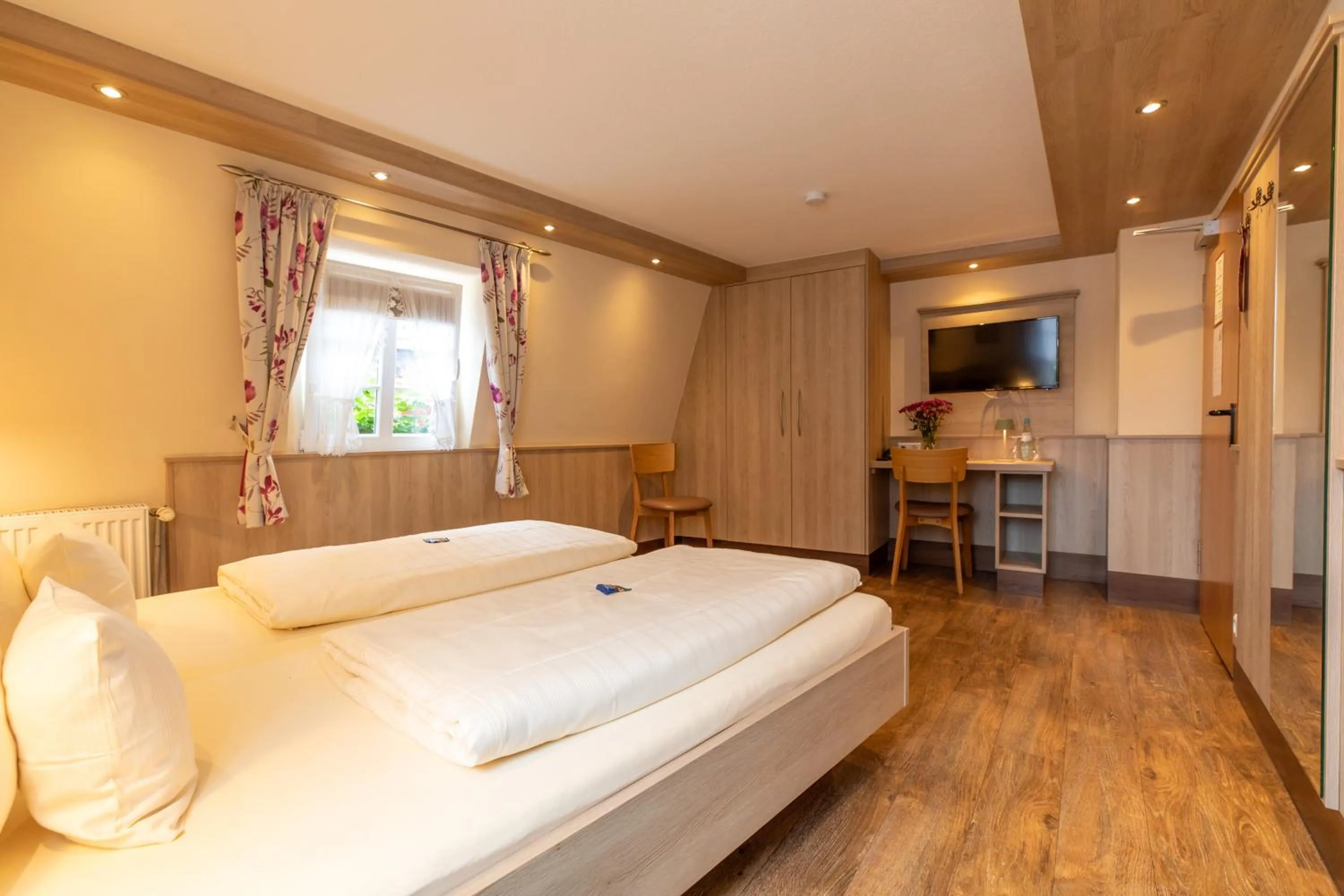 Photo of the whole room, Bed in Hotel Gute Quelle