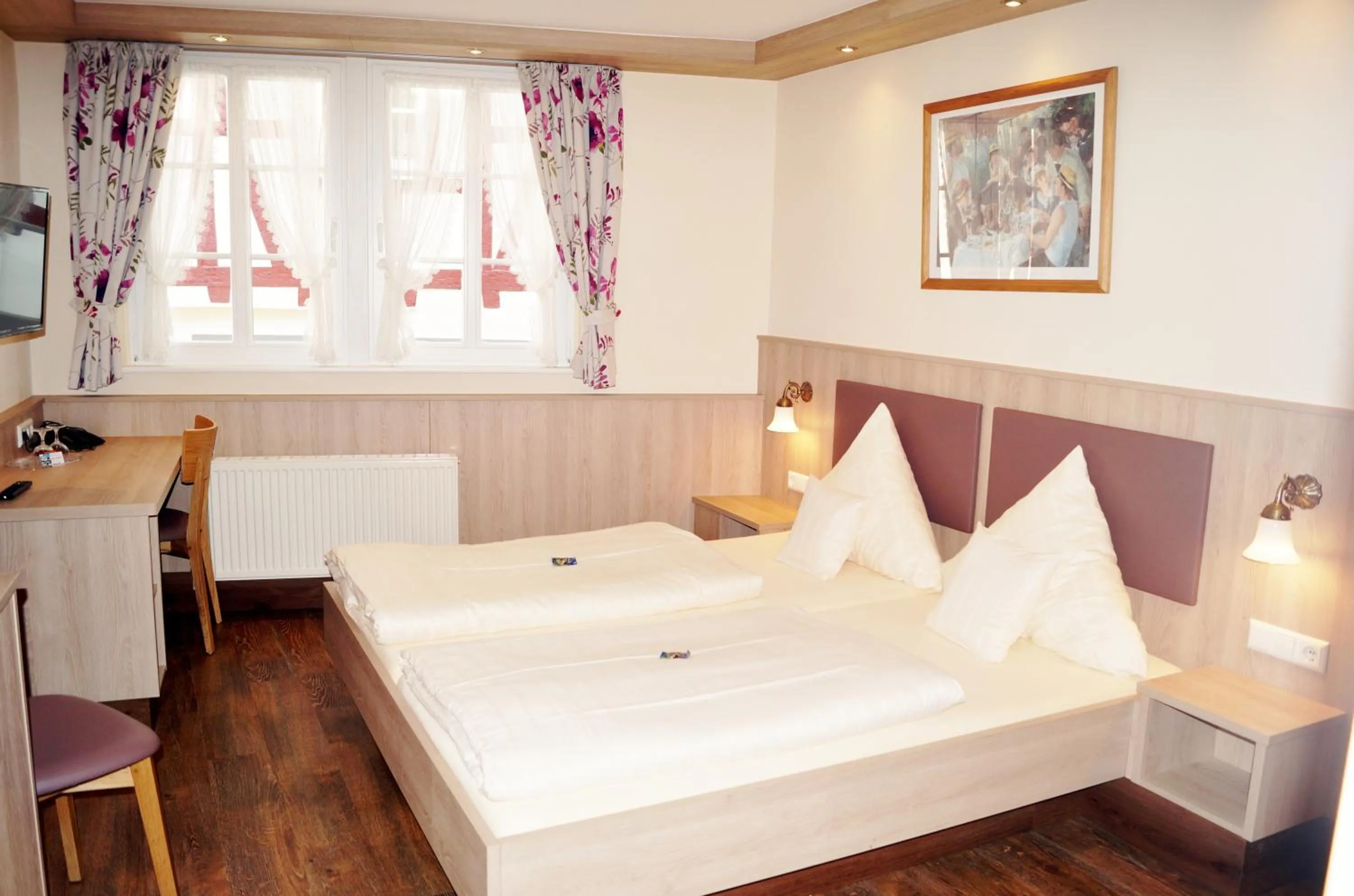 Photo of the whole room, Bed in Hotel Gute Quelle