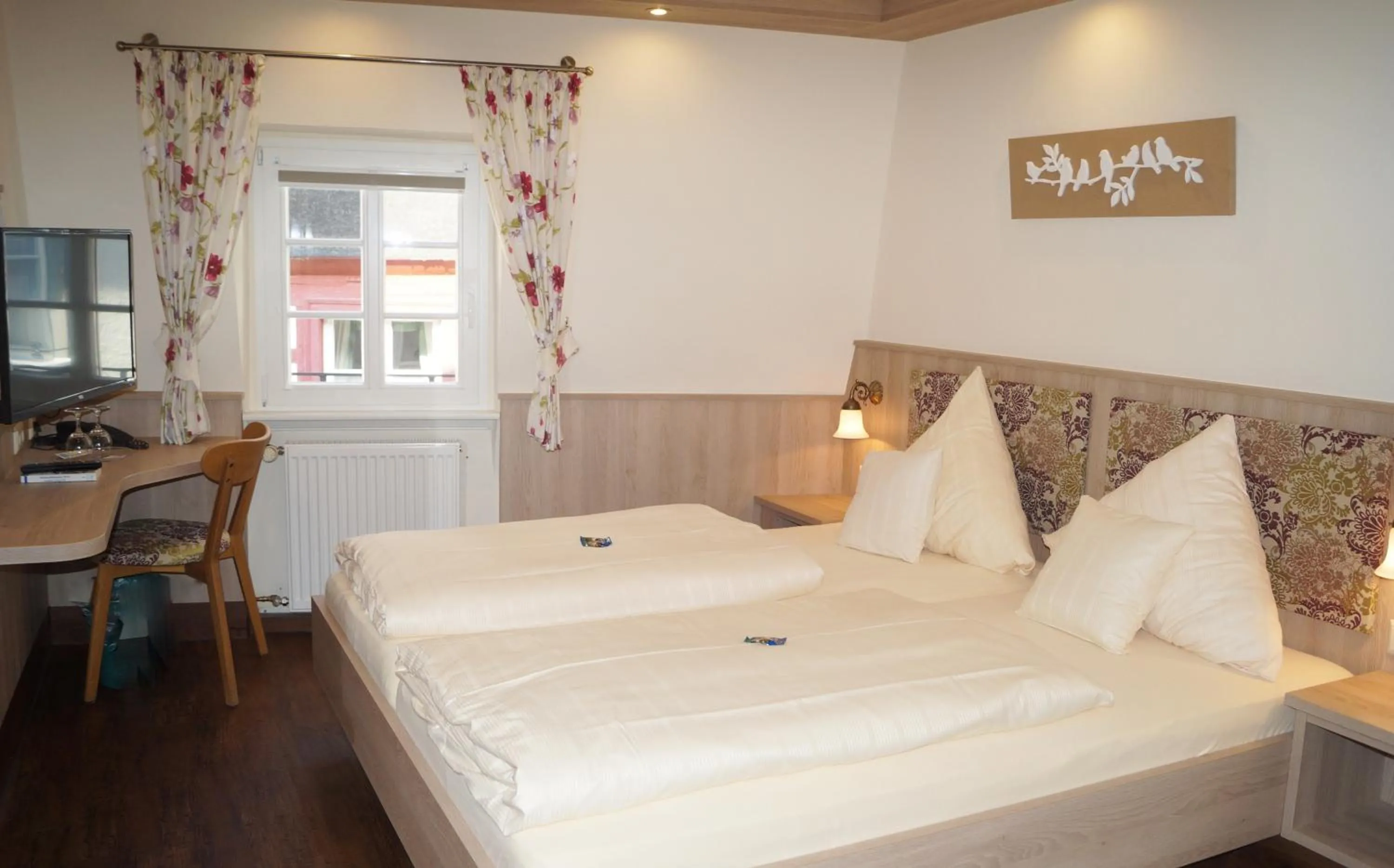 Photo of the whole room, Bed in Hotel Gute Quelle
