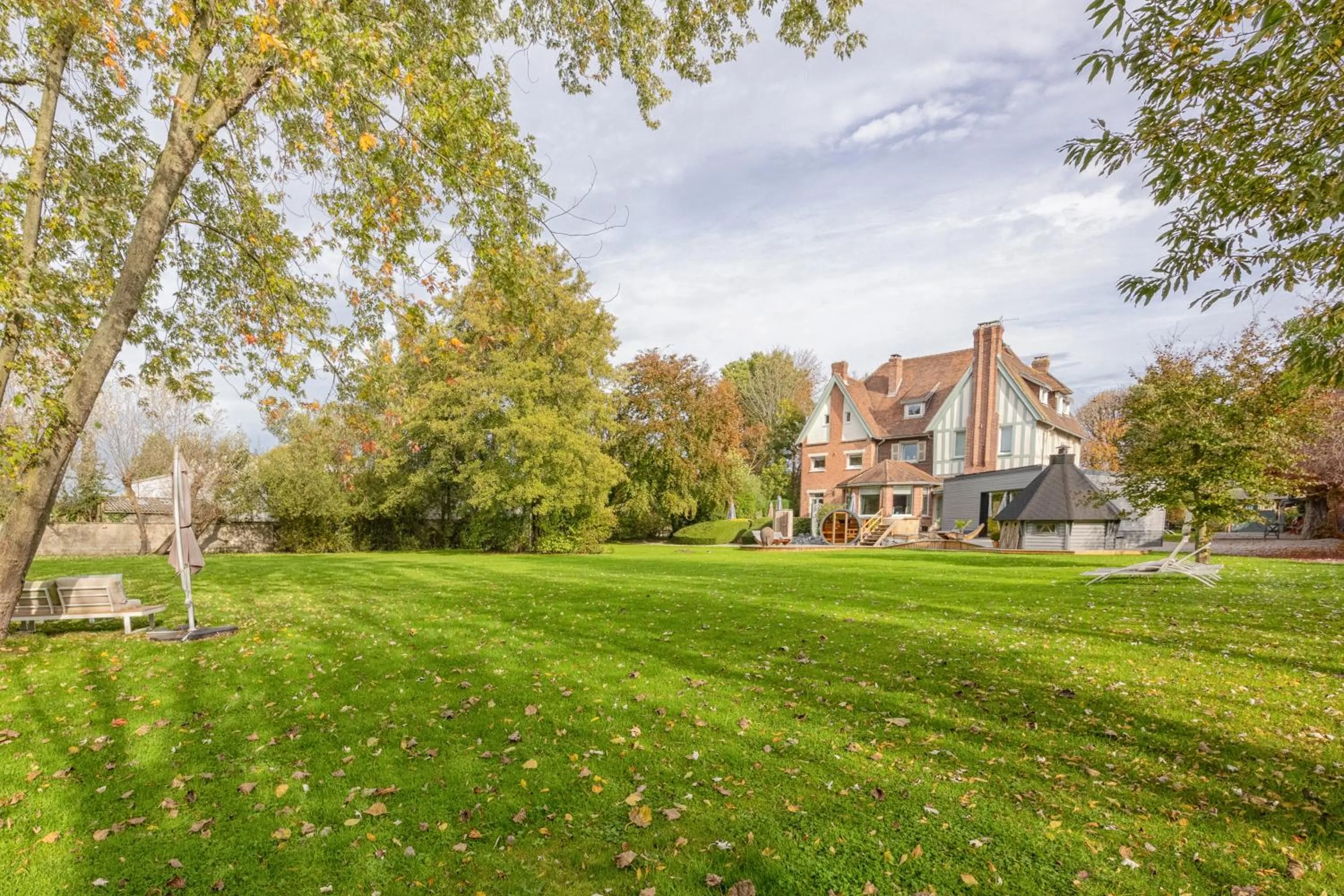 Garden in Au Petit Manoir