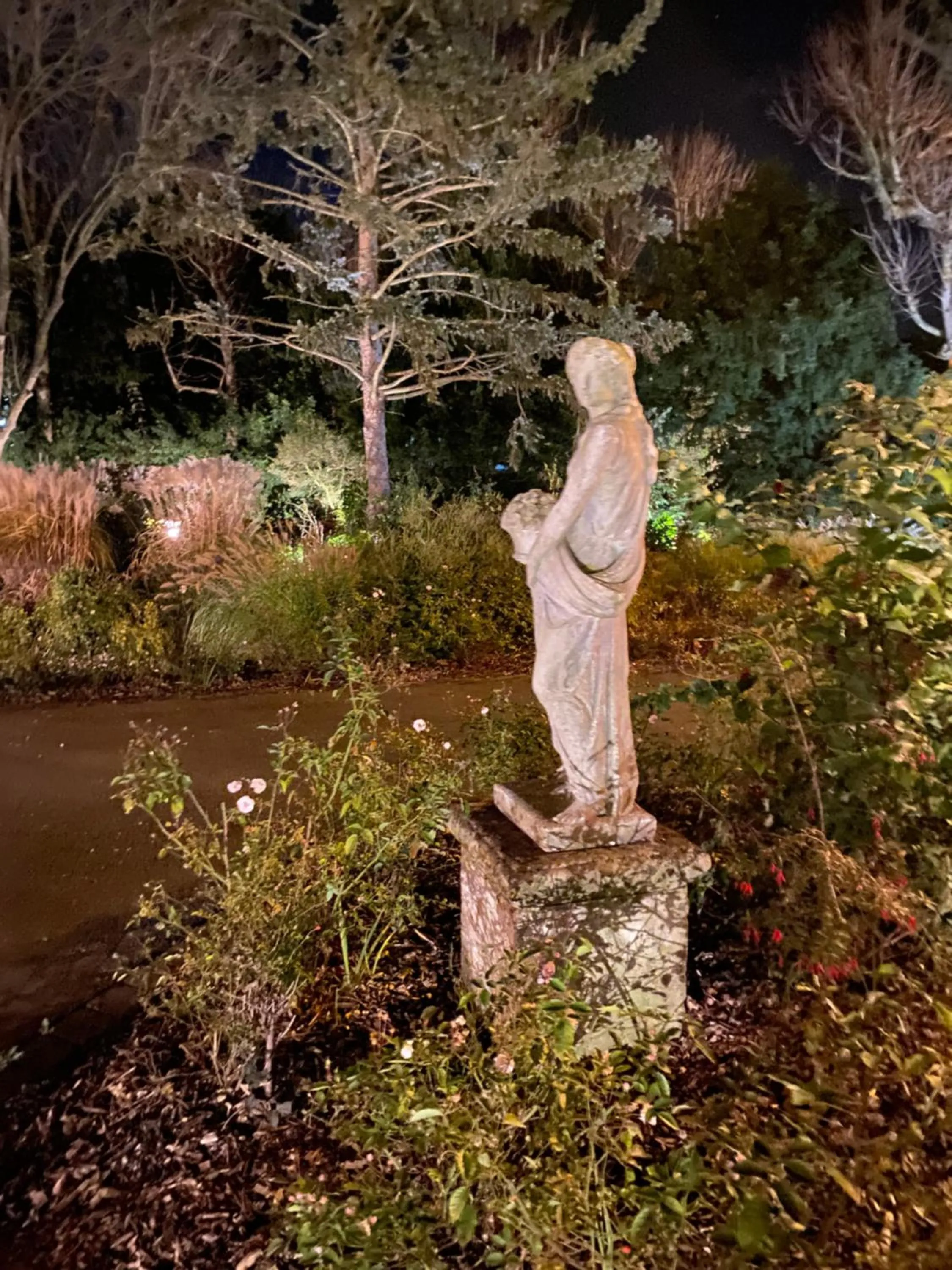 Property building in Au Petit Manoir