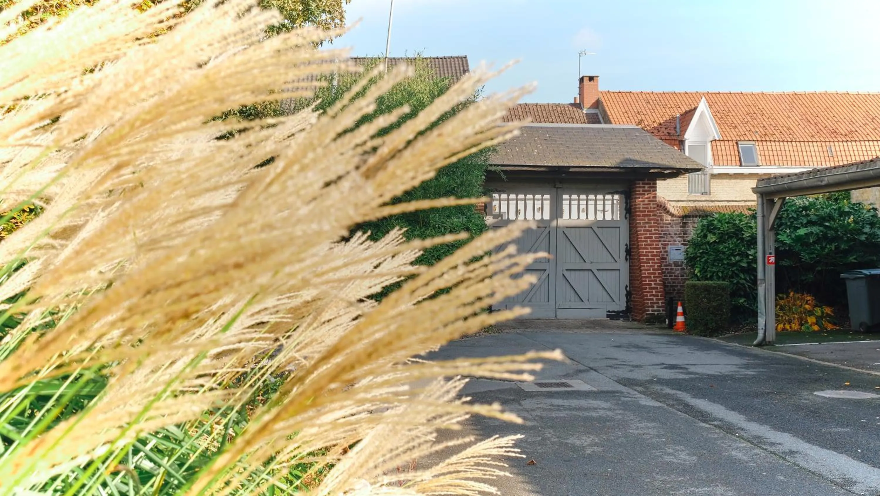 Property building in Au Petit Manoir
