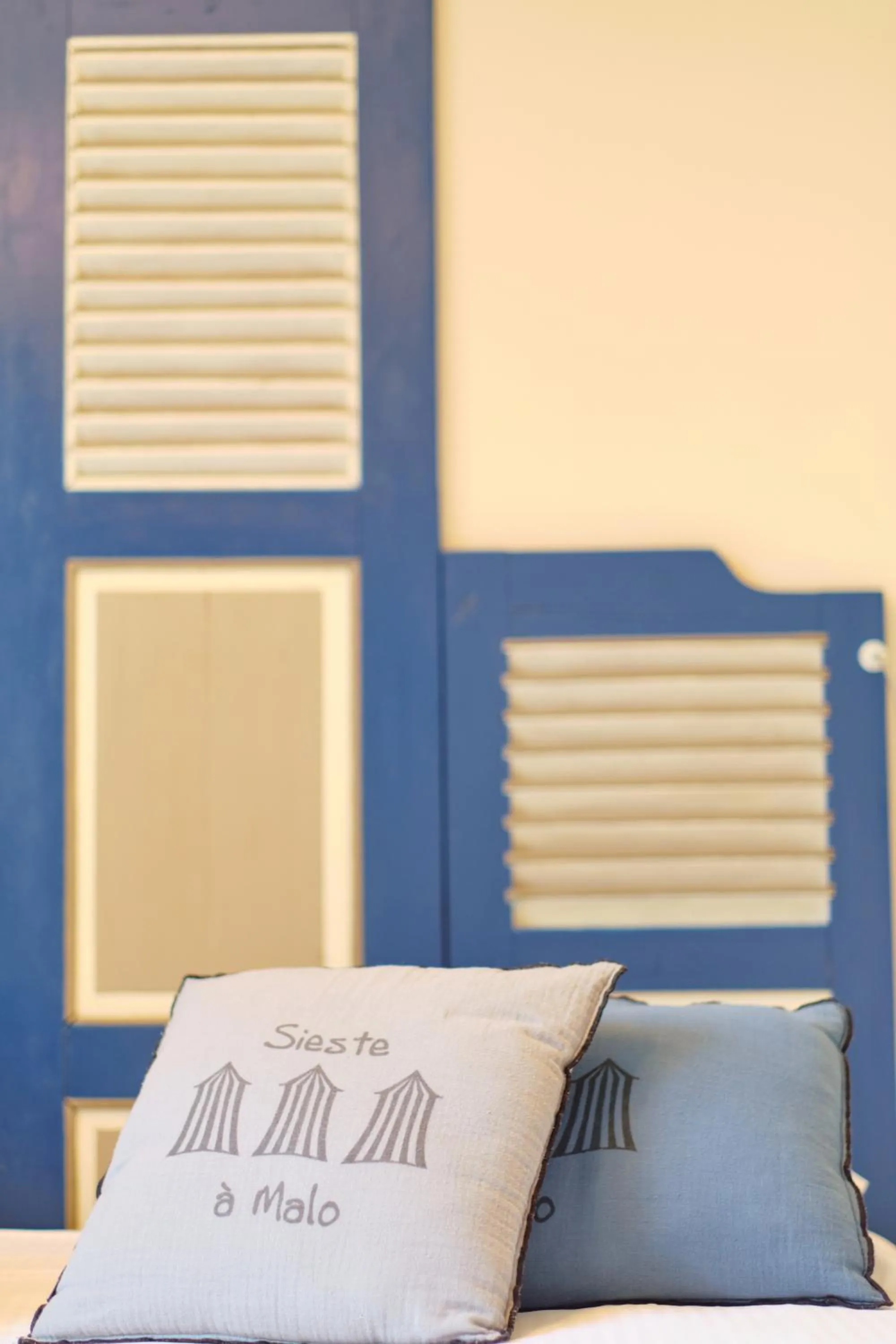 Decorative detail, Bed in Au Petit Manoir