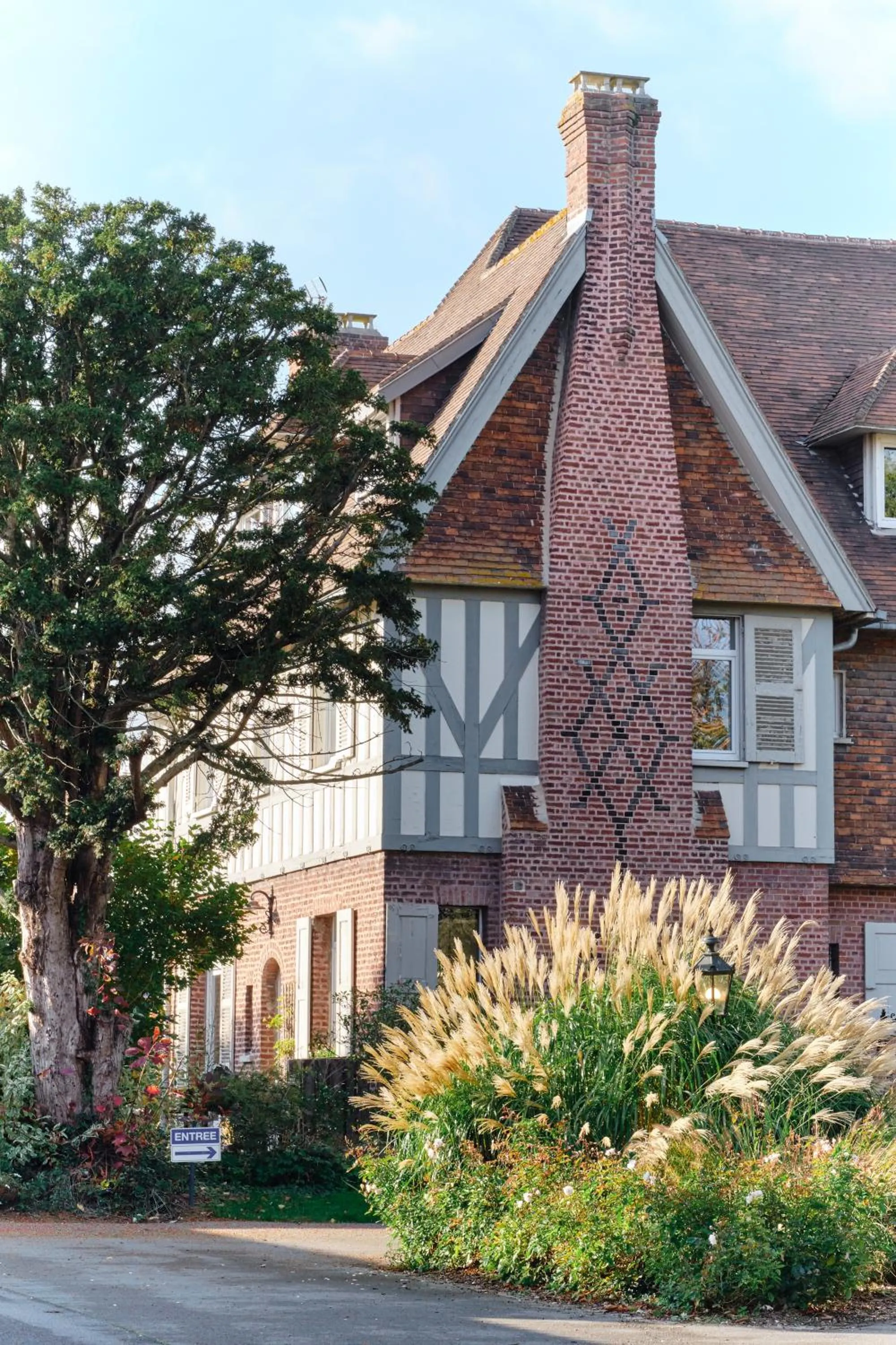 Property building in Au Petit Manoir