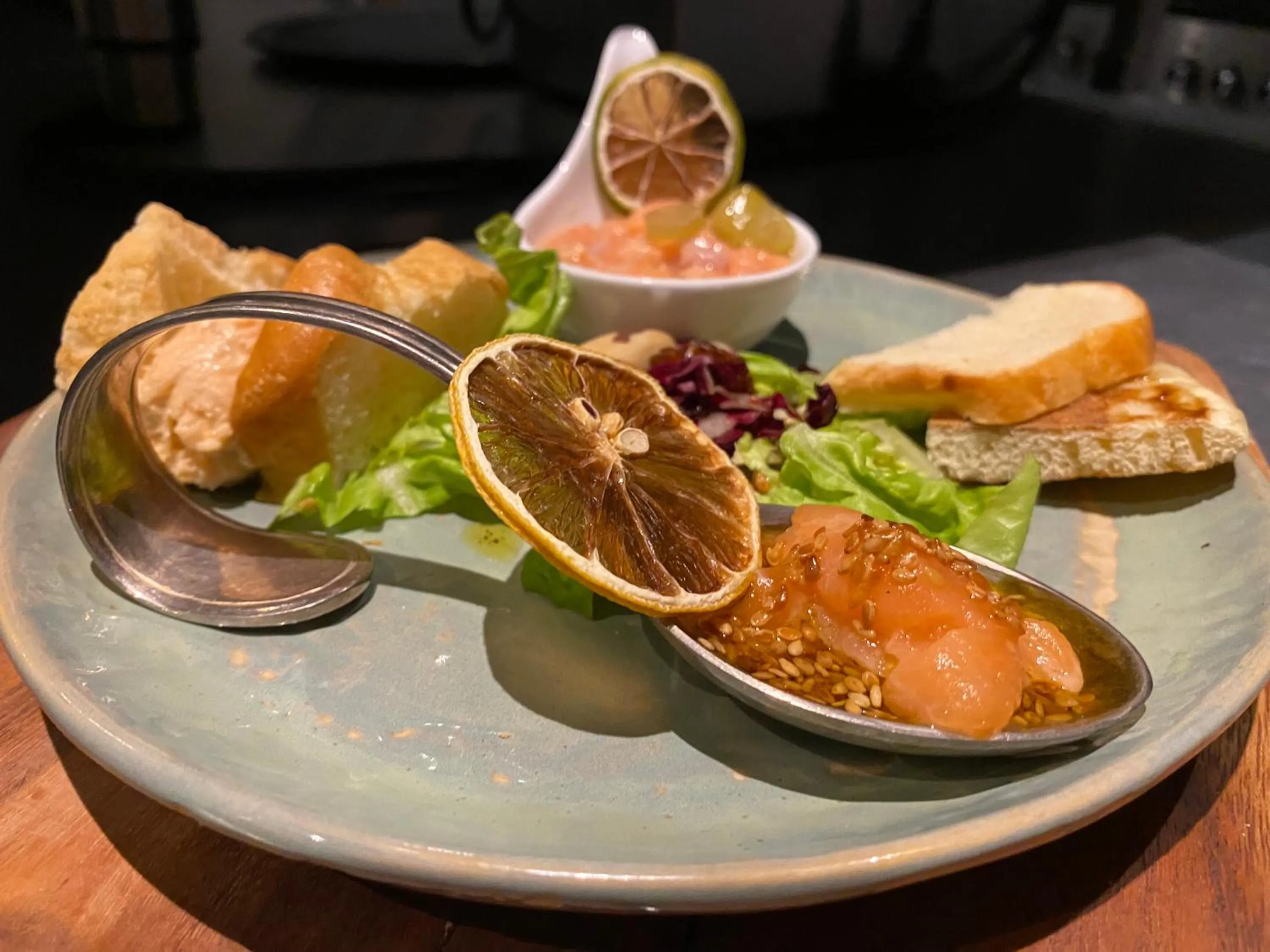 Restaurant/places to eat in Au Petit Manoir