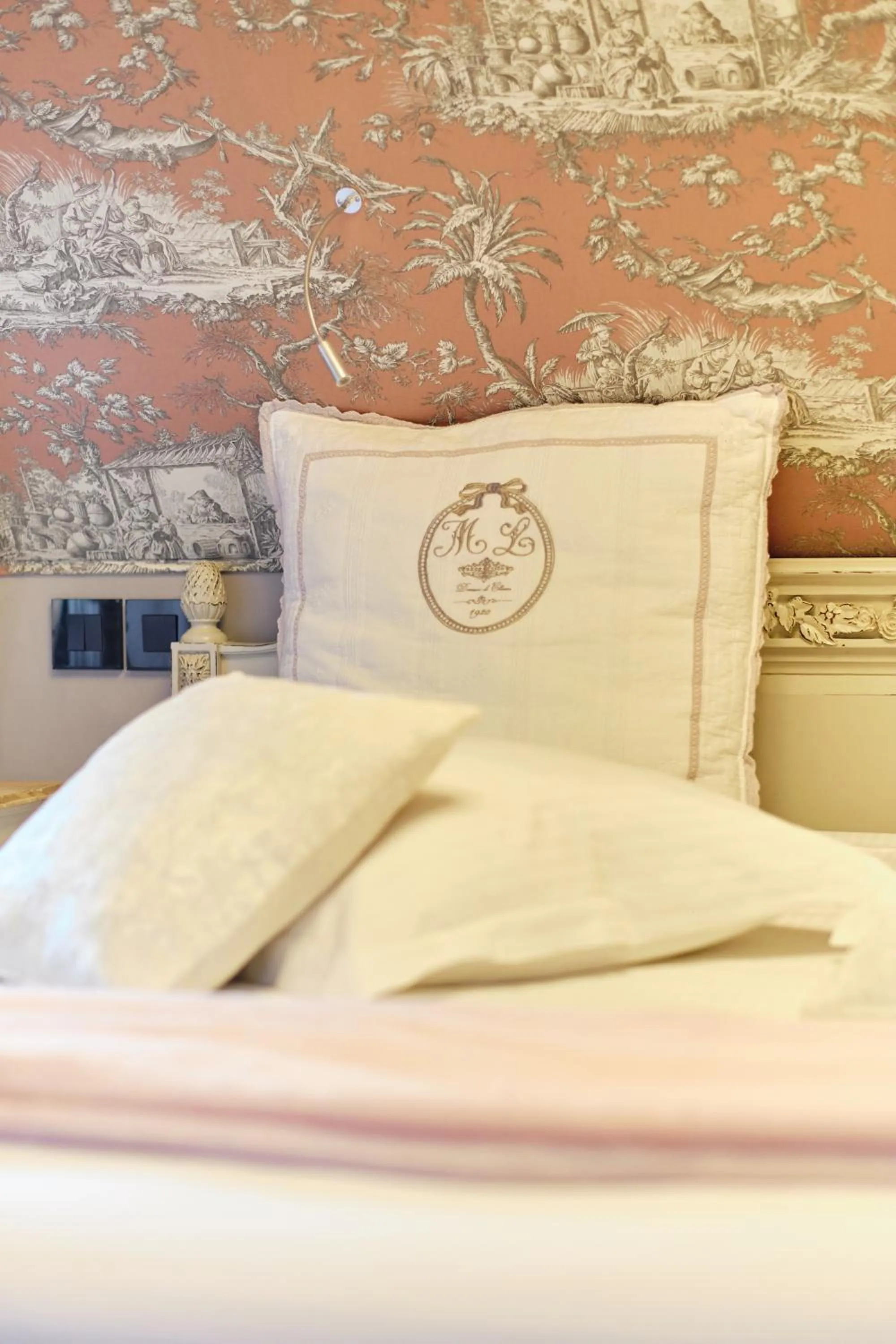 Bed in Au Petit Manoir